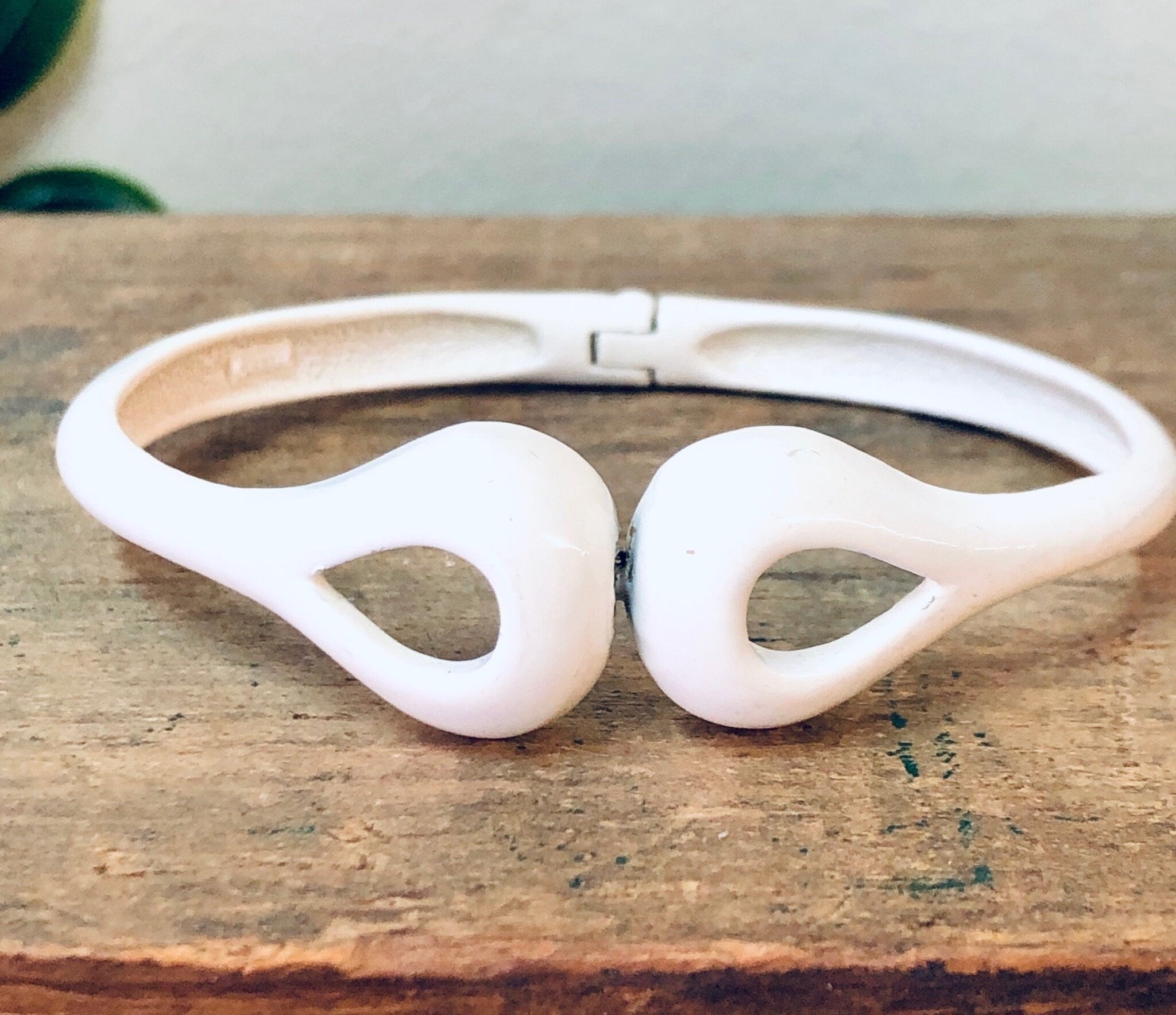 Vintage Vendome Bracelet, White Bracelet, Vendome Jewelry, Bangle Bracelet, Costume Jewelry, White Jewelry, Unique Jewelry, Cut Out Bracelet