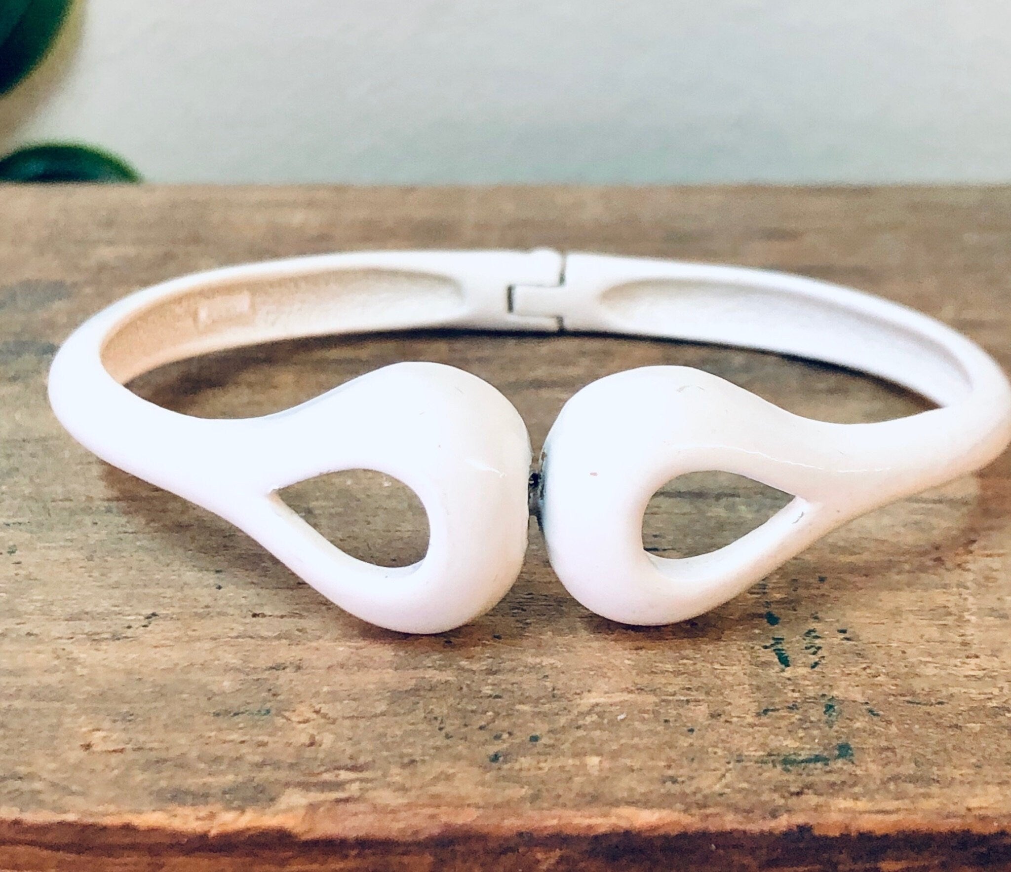 Vintage Vendome Bracelet, White Bracelet, Vendome Jewelry, Bangle Bracelet, Costume Jewelry, White Jewelry, Unique Jewelry, Cut Out Bracelet