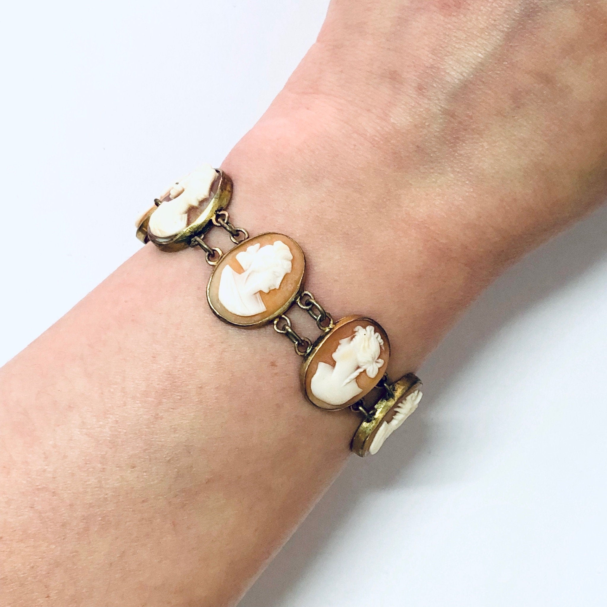 Vintage Bracelet, Cameo Bracelet, Vintage Jewelry, Cameo Jewelry, Orange Cameo, Orange and White, Gold Toned Jewelry, Small Bracelet, Cameo