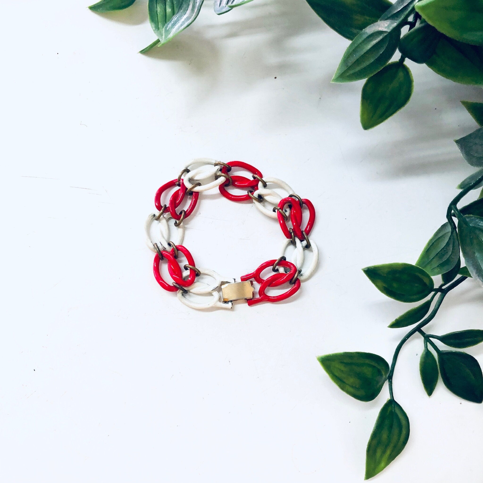 Vintage Bracelet, Metal Bracelet, Small Bracelet, Red Jewelry, White Bracelet, Link Bracelet, Chain Bracelet, Vintage Jewelry, Chain Link