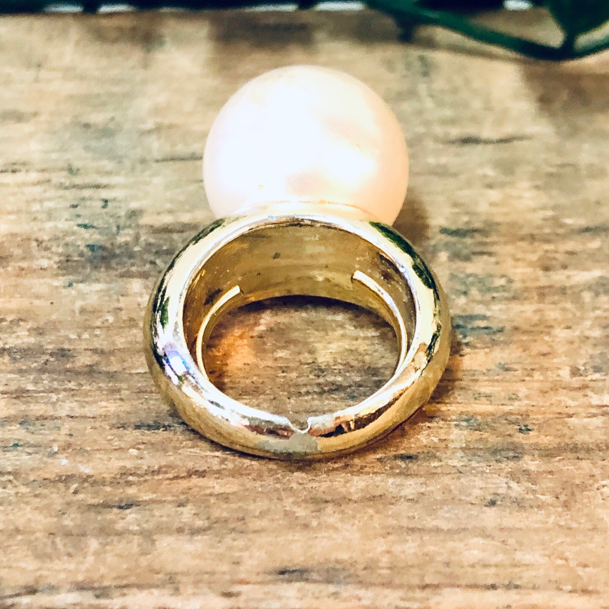 Vintage Ring, Costume Jewelry, Faux Pearl Ring, Gold Toned Ring, Vintage Jewelry, Statement Ring, Cocktail Ring, Plastic Ring, Funk Ring