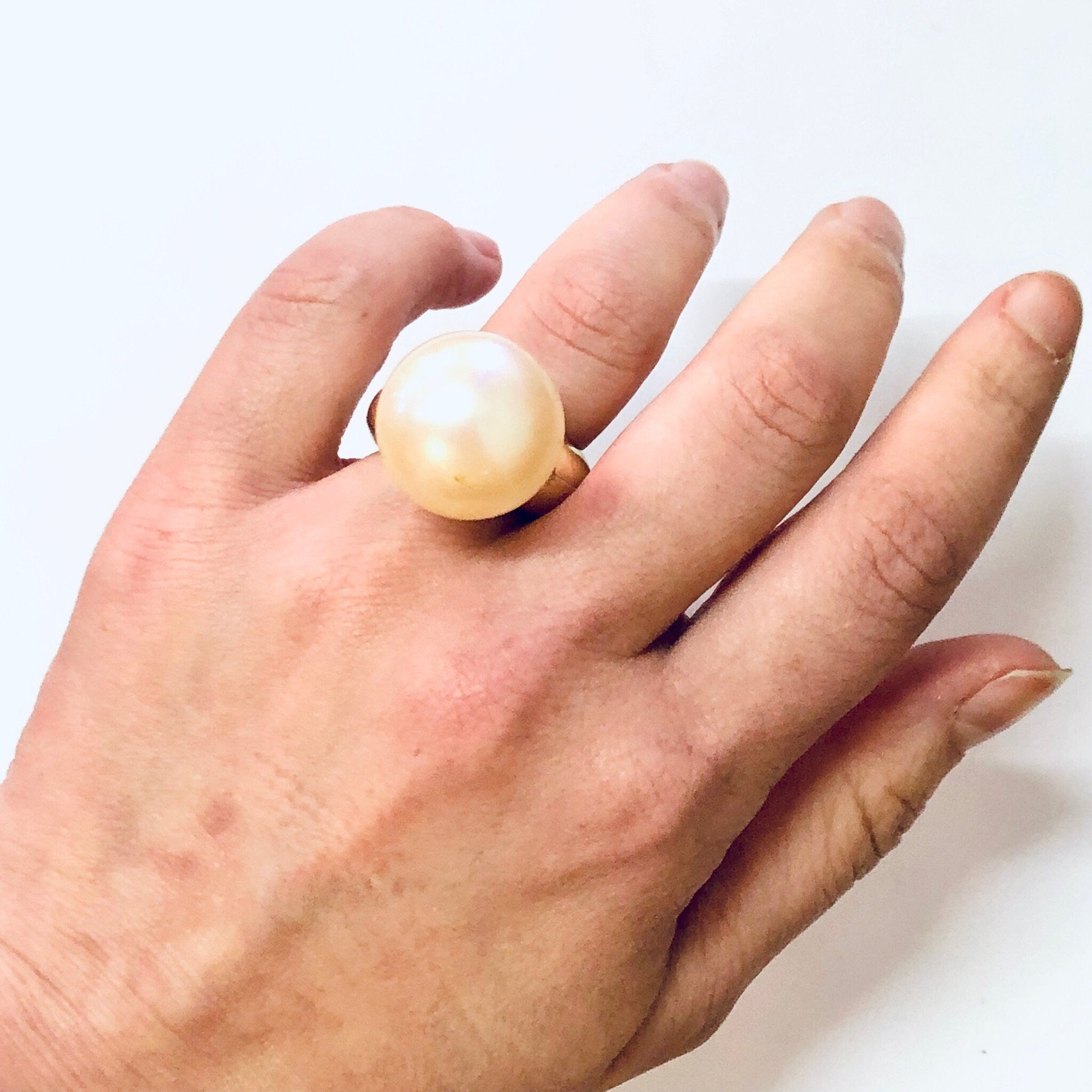 Vintage Ring, Costume Jewelry, Faux Pearl Ring, Gold Toned Ring, Vintage Jewelry, Statement Ring, Cocktail Ring, Plastic Ring, Funk Ring