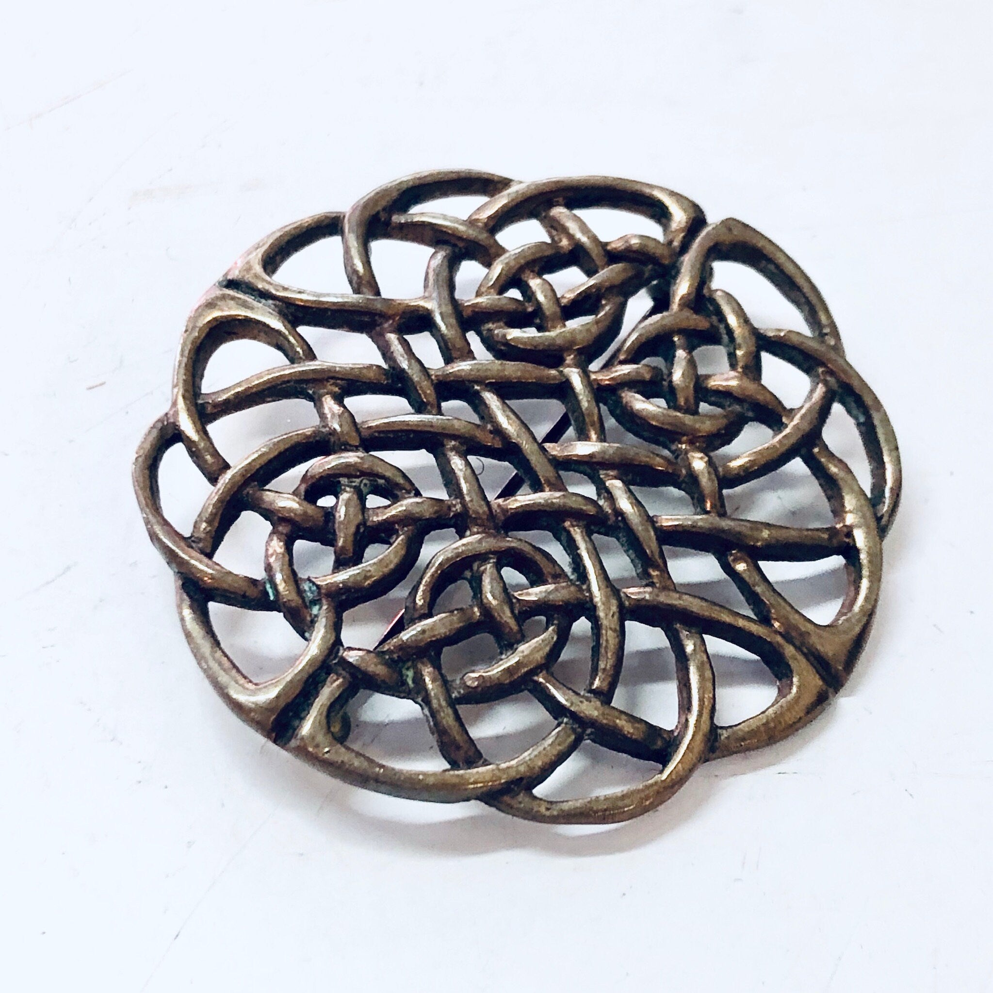 Vintage Brooch, Gold Toned Brooch, Celtic Style Pin, Vintage Pin, Vintage Jewelry, Round Brooch, Brass Toned Brooch, Celtic Knot, Unique Pin