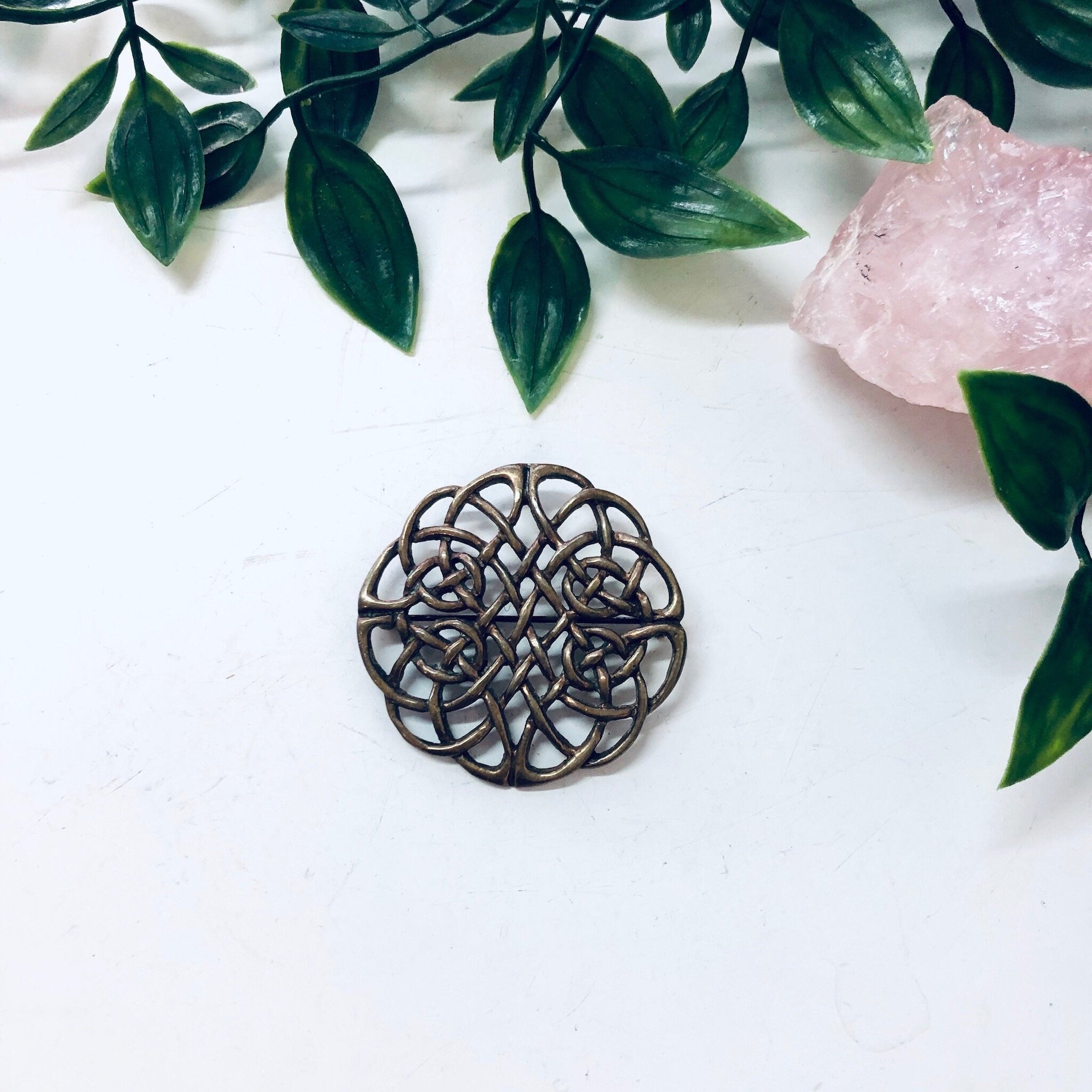 Vintage Brooch, Gold Toned Brooch, Celtic Style Pin, Vintage Pin, Vintage Jewelry, Round Brooch, Brass Toned Brooch, Celtic Knot, Unique Pin