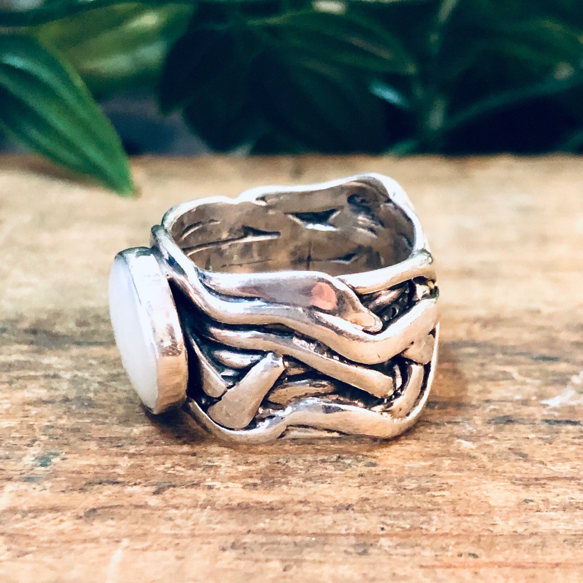 Vintage Ring, Silver Ring, Mother of Pearl, Iridescent Stone, Abstract Jewelry, Thick Band Ring, Unique jewelry, Statement Jewelry, Vintage