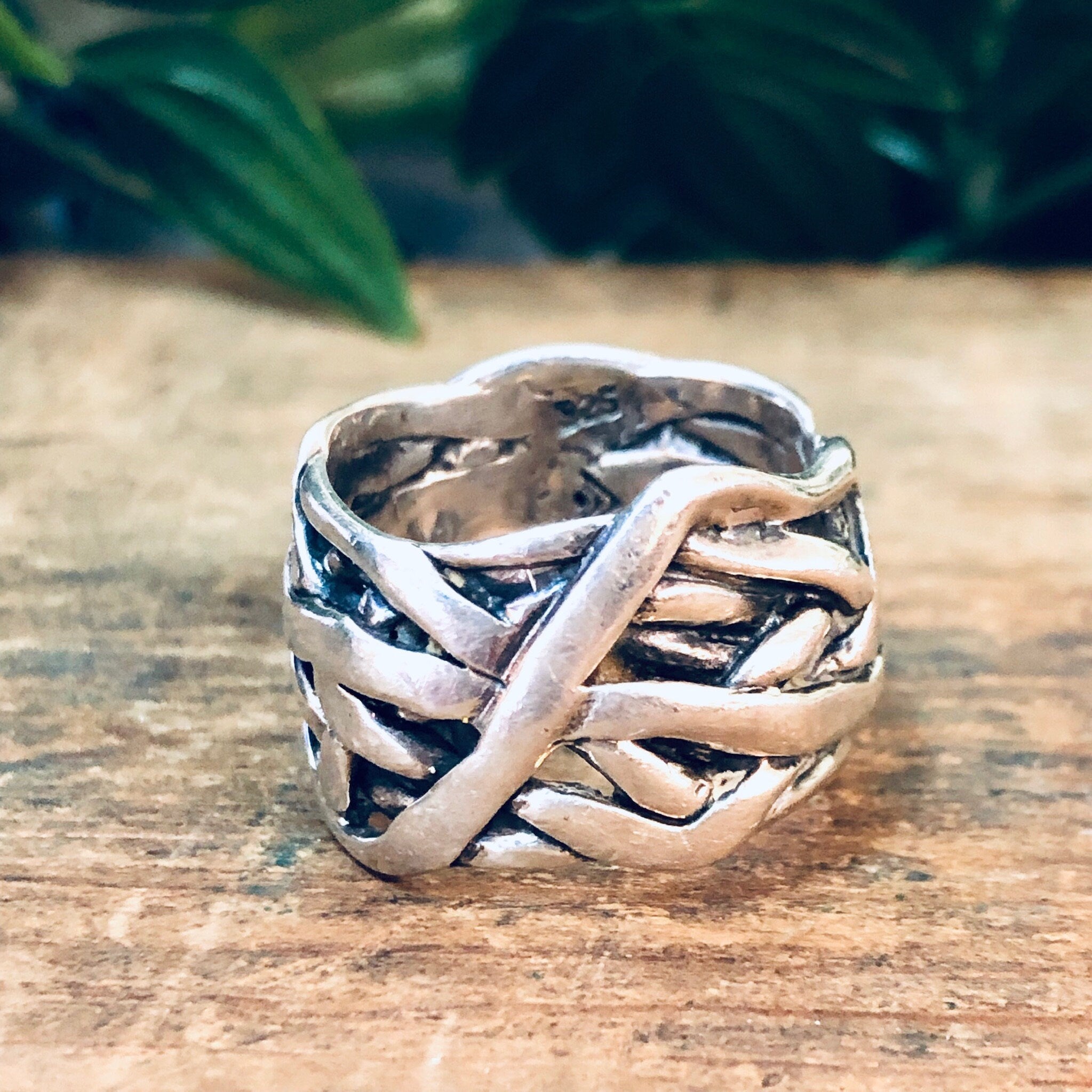 Vintage Ring, Silver Ring, Mother of Pearl, Iridescent Stone, Abstract Jewelry, Thick Band Ring, Unique jewelry, Statement Jewelry, Vintage