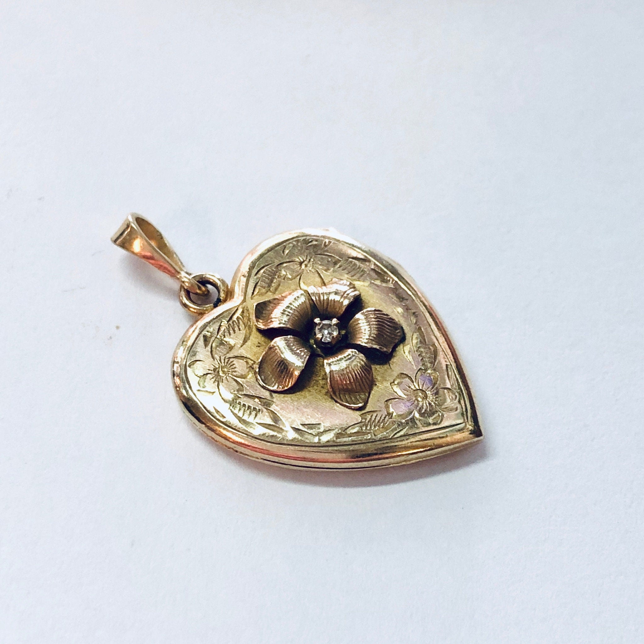 Vintage Locket, 10K Gold Locket, Flower Locket, Heart Locket, Gold Jewelry, Vintage Jewelry, Etched Locket, Vintage Pendant, Locket Pendant
