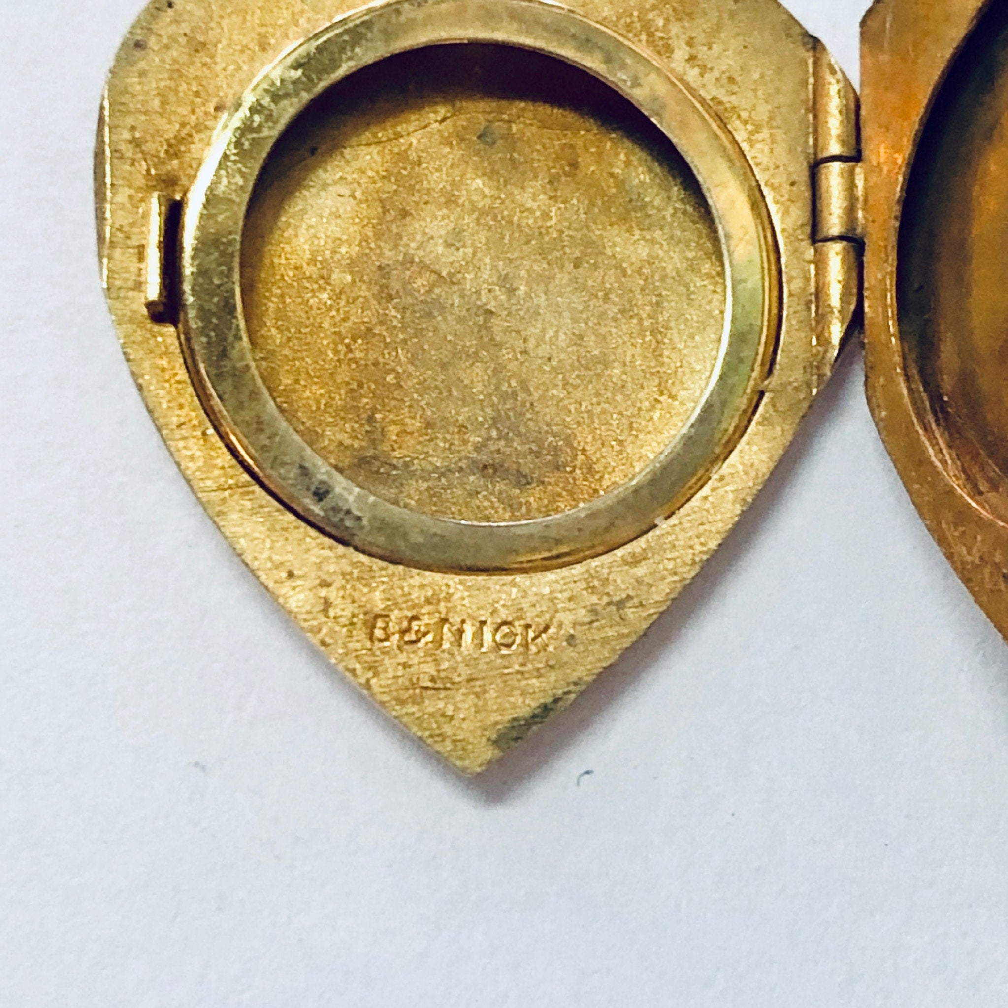 Vintage Locket, 10K Gold Locket, Flower Locket, Heart Locket, Gold Jewelry, Vintage Jewelry, Etched Locket, Vintage Pendant, Locket Pendant