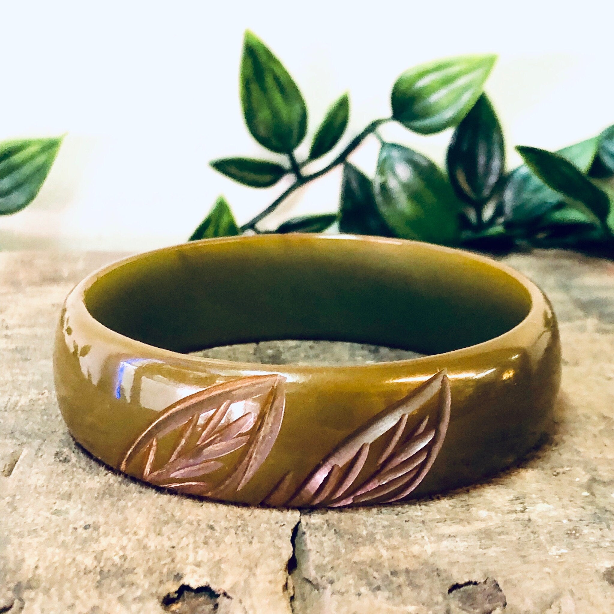 Bangle Bracelet, Vintage Bangle, Vintage Bracelet, Bakelite Bangle, Green, Red, Leaf Etching, Pea Soup Moss, Retro Jewelry, Brown Bangle