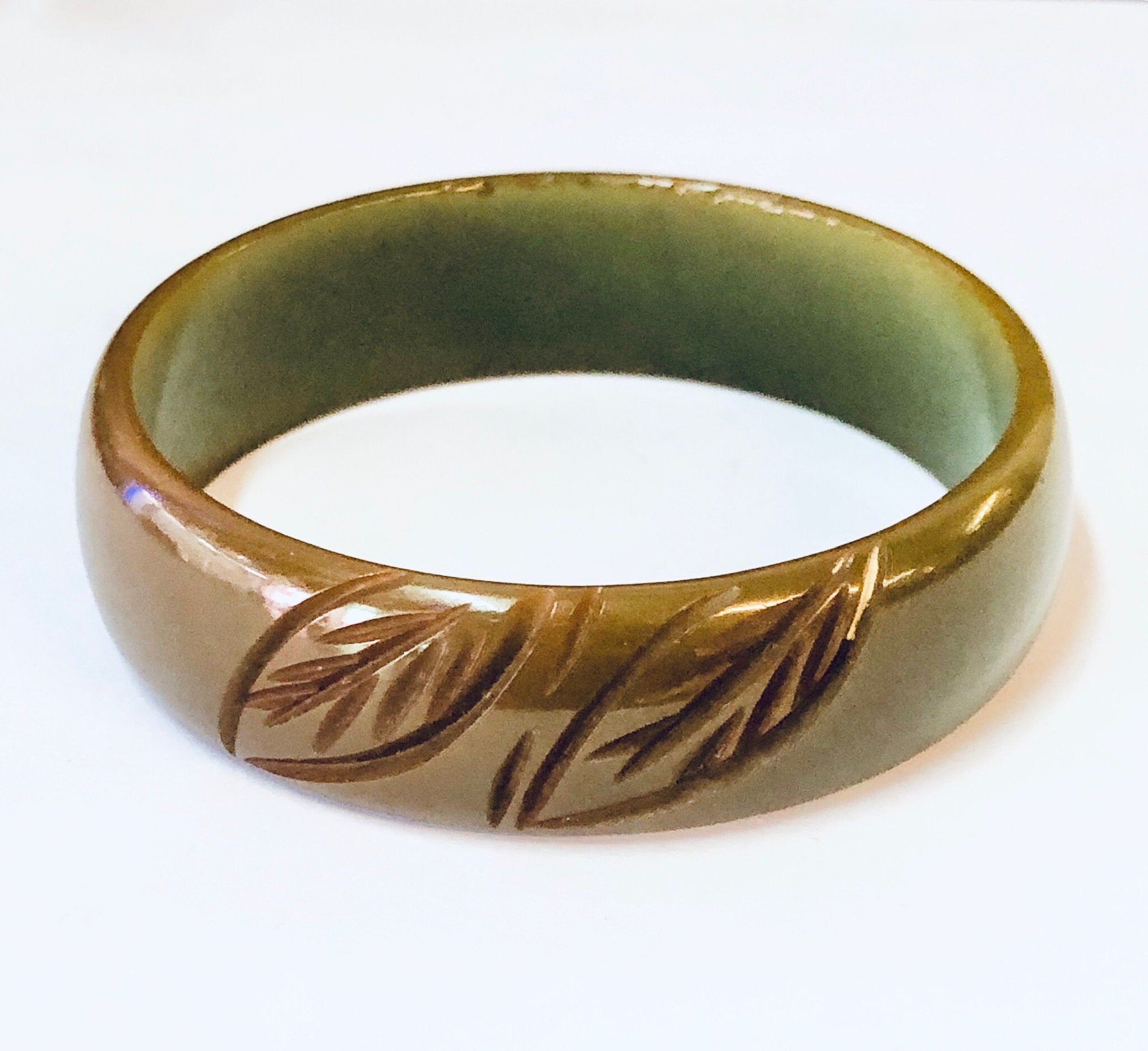 Bangle Bracelet, Vintage Bangle, Vintage Bracelet, Bakelite Bangle, Green, Red, Leaf Etching, Pea Soup Moss, Retro Jewelry, Brown Bangle