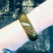 Bangle Bracelet, Vintage Bangle, Vintage Bracelet, Bakelite Bangle, Green, Red, Leaf Etching, Pea Soup Moss, Retro Jewelry, Brown Bangle