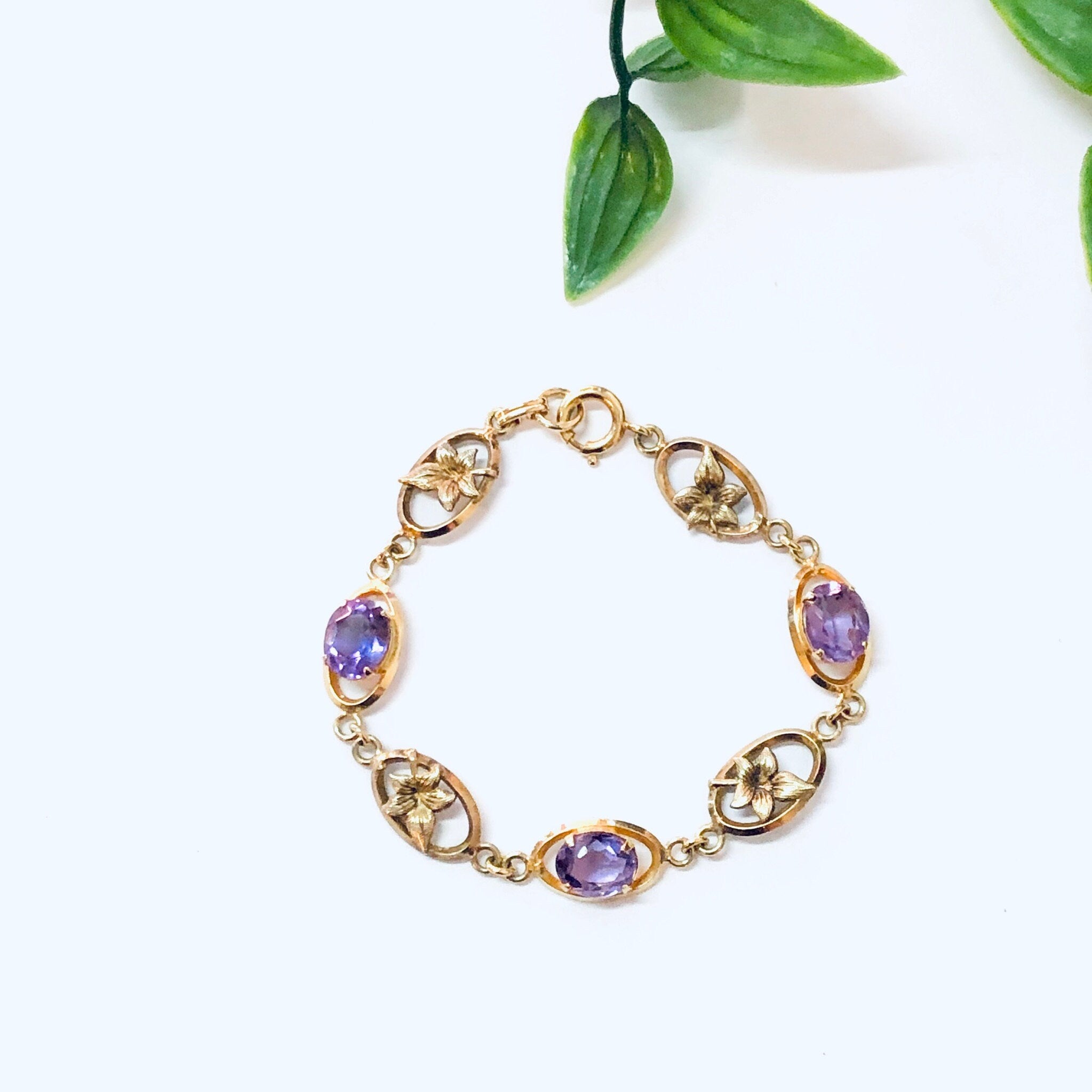 Vintage Bracelet, Link Bracelet, Costume Jewelry, Purple Stones, Flower Bracelet, Floral Design, Gold Toned Jewelry, Purple and Gold, Unique