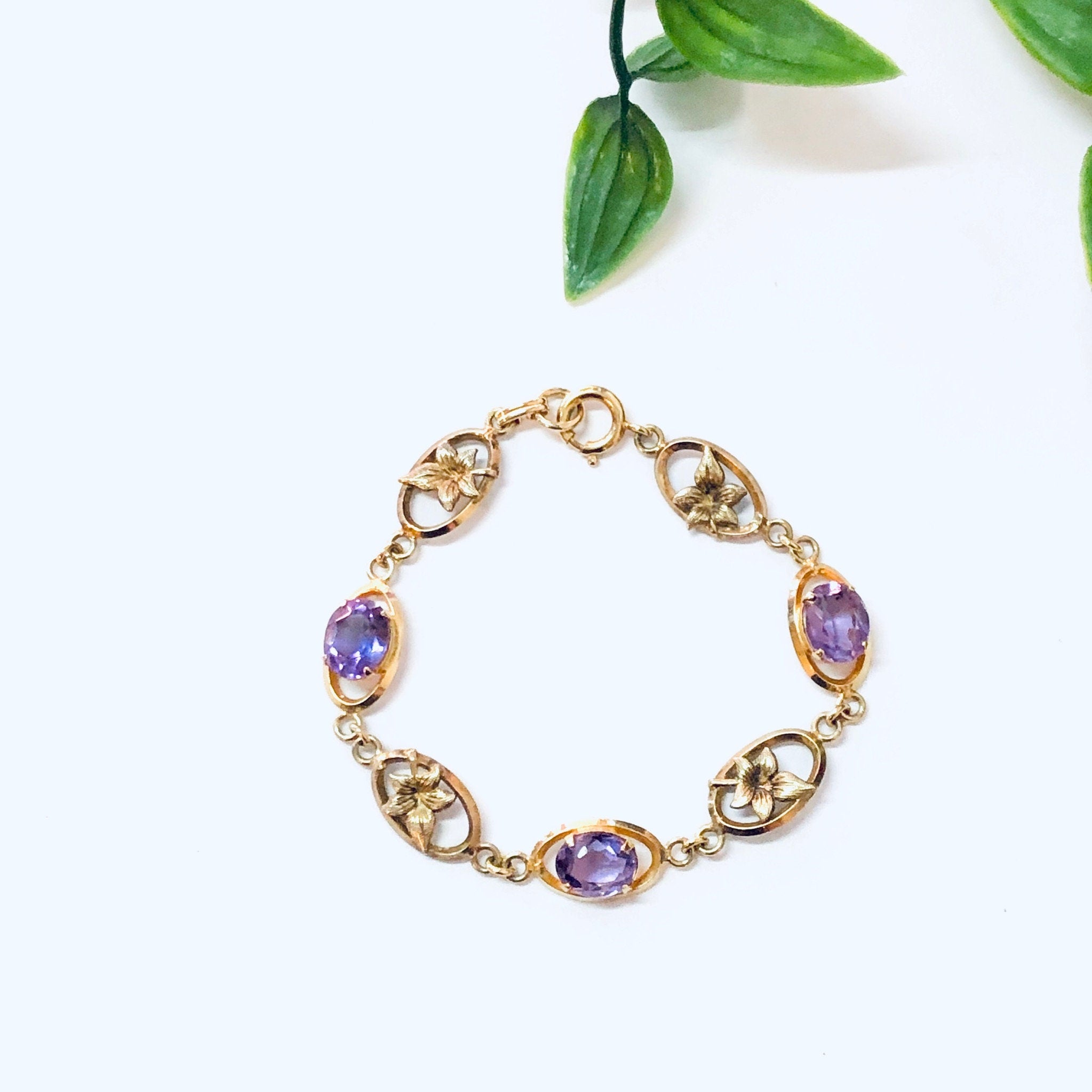 Vintage Bracelet, Link Bracelet, Costume Jewelry, Purple Stones, Flower Bracelet, Floral Design, Gold Toned Jewelry, Purple and Gold, Unique