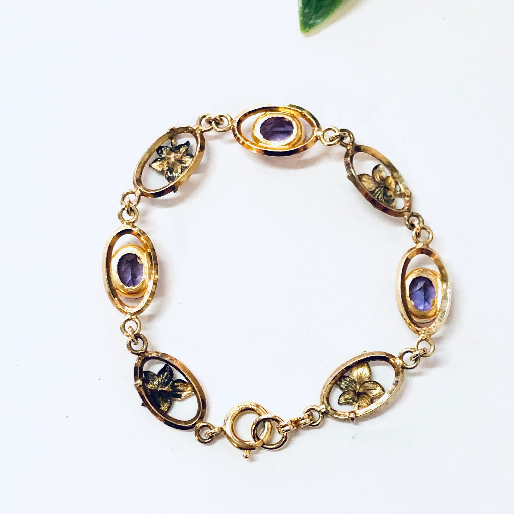 Vintage Bracelet, Link Bracelet, Costume Jewelry, Purple Stones, Flower Bracelet, Floral Design, Gold Toned Jewelry, Purple and Gold, Unique