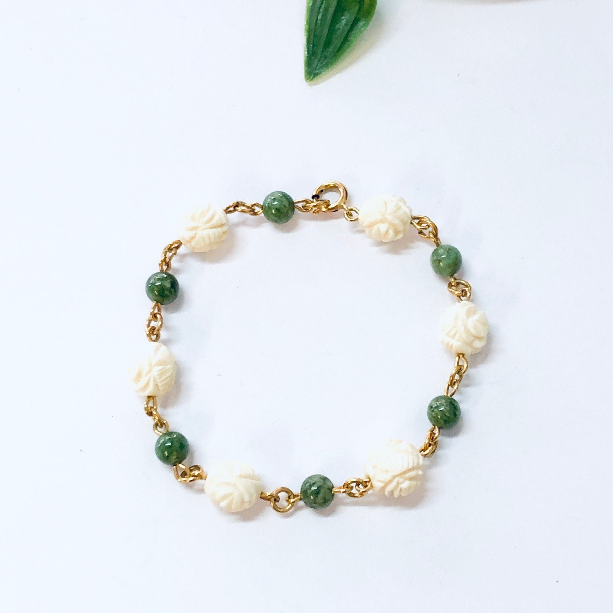 Vintage Bracelet, Floral Bracelet, Carved Flower, Flower Bracelet, Green Jewelry, Gold Toned Bracelet, Costume Jewelry, White Flower, Gold