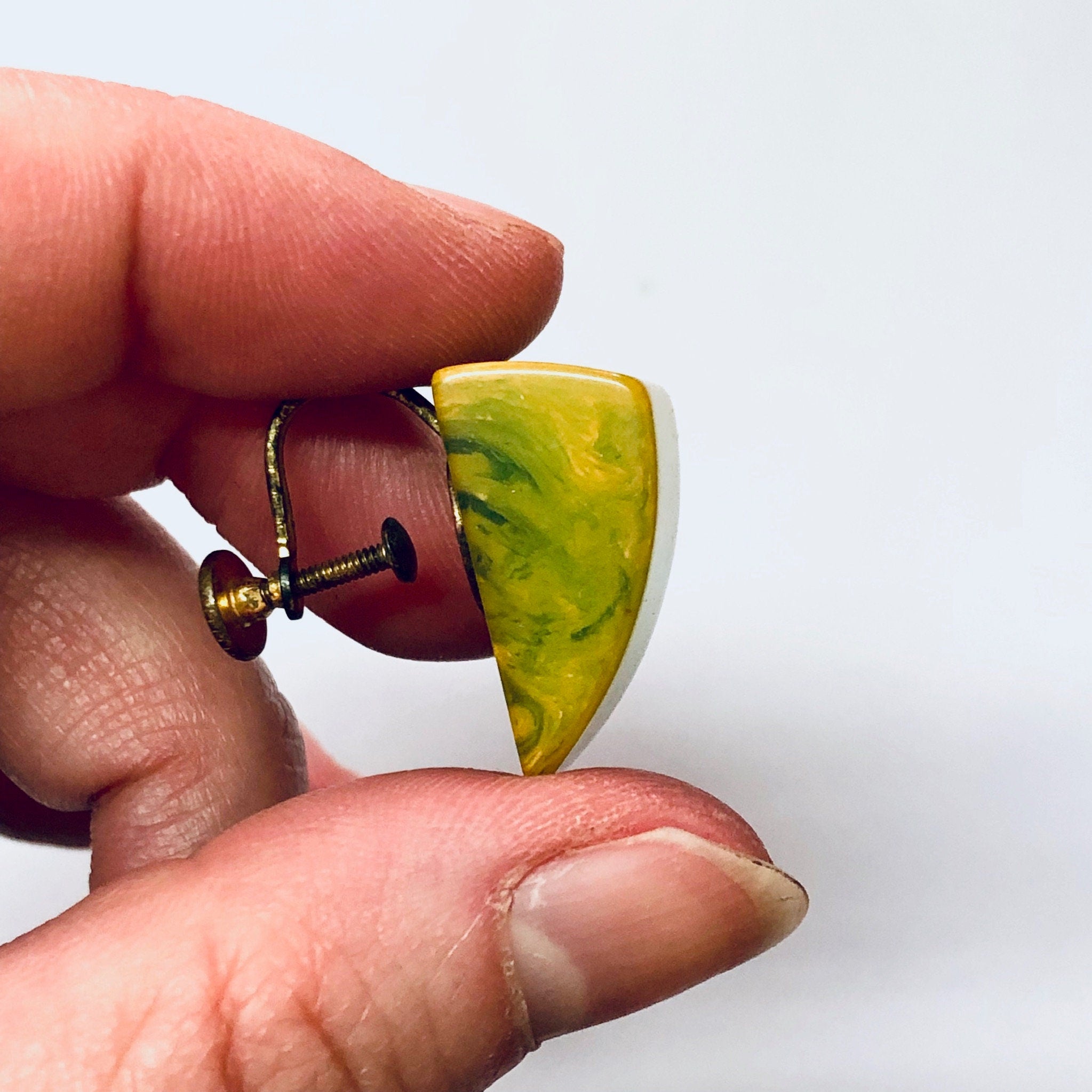Vintage Earrings, Screw Back Earrings, Green and Yellow, Neon Earrings, Bakelite Jewelry, Costume Jewelry, Vintage Jewelry, Neon Green