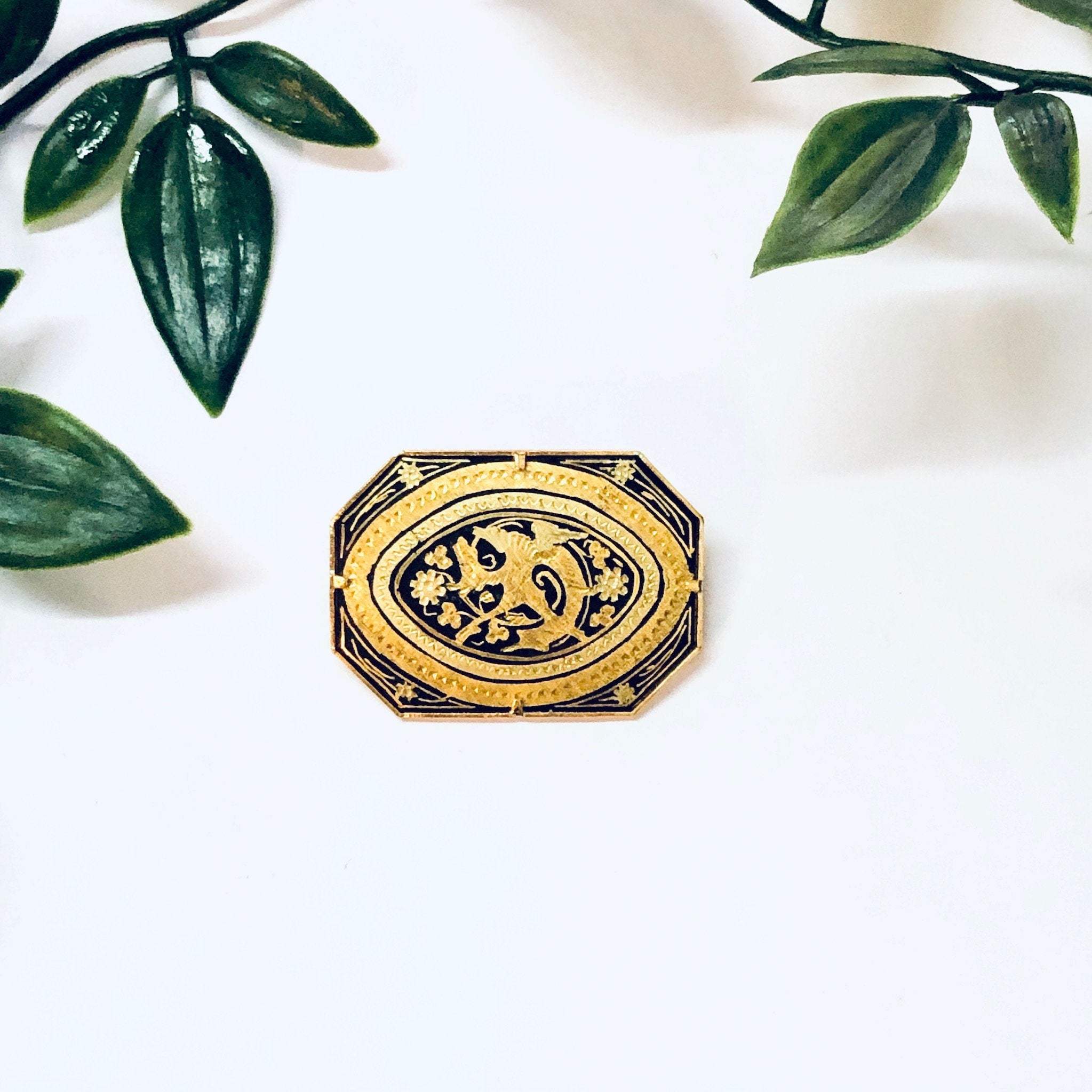 Vintage Brooch, Gold Toned Brooch, Costume Jewelry, Gold and Black, Vintage Pin, Vintage Jewelry, Flower Brooch, Floral Design, Small Pin