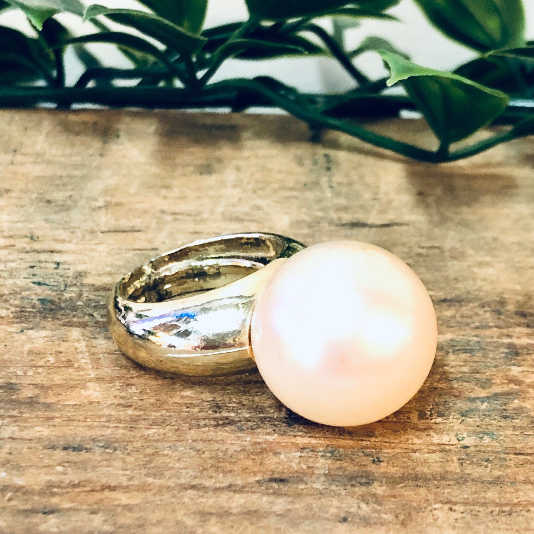 Vintage Ring, Costume Jewelry, Faux Pearl Ring, Gold Toned Ring, Vintage Jewelry, Statement Ring, Cocktail Ring, Plastic Ring, Funk Ring