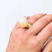 Vintage Ring, Costume Jewelry, Faux Pearl Ring, Gold Toned Ring, Vintage Jewelry, Statement Ring, Cocktail Ring, Plastic Ring, Funk Ring