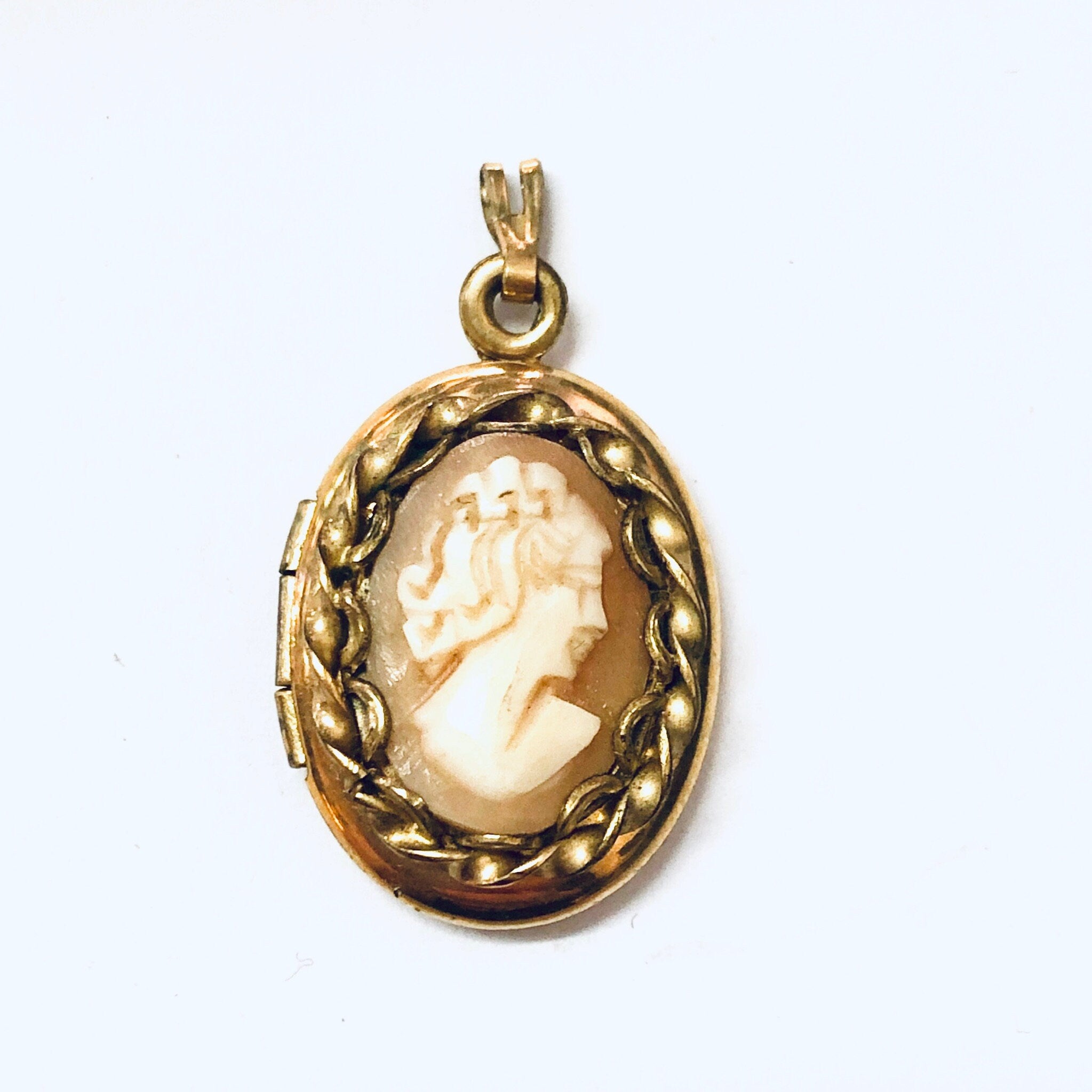 Vintage Locket, Cameo Locket, Vintage Cameo, Small Locket, Gold Toned Locket, Cameo Jewelry, Small Cameo, Pendant Locket, Cameo Pendant