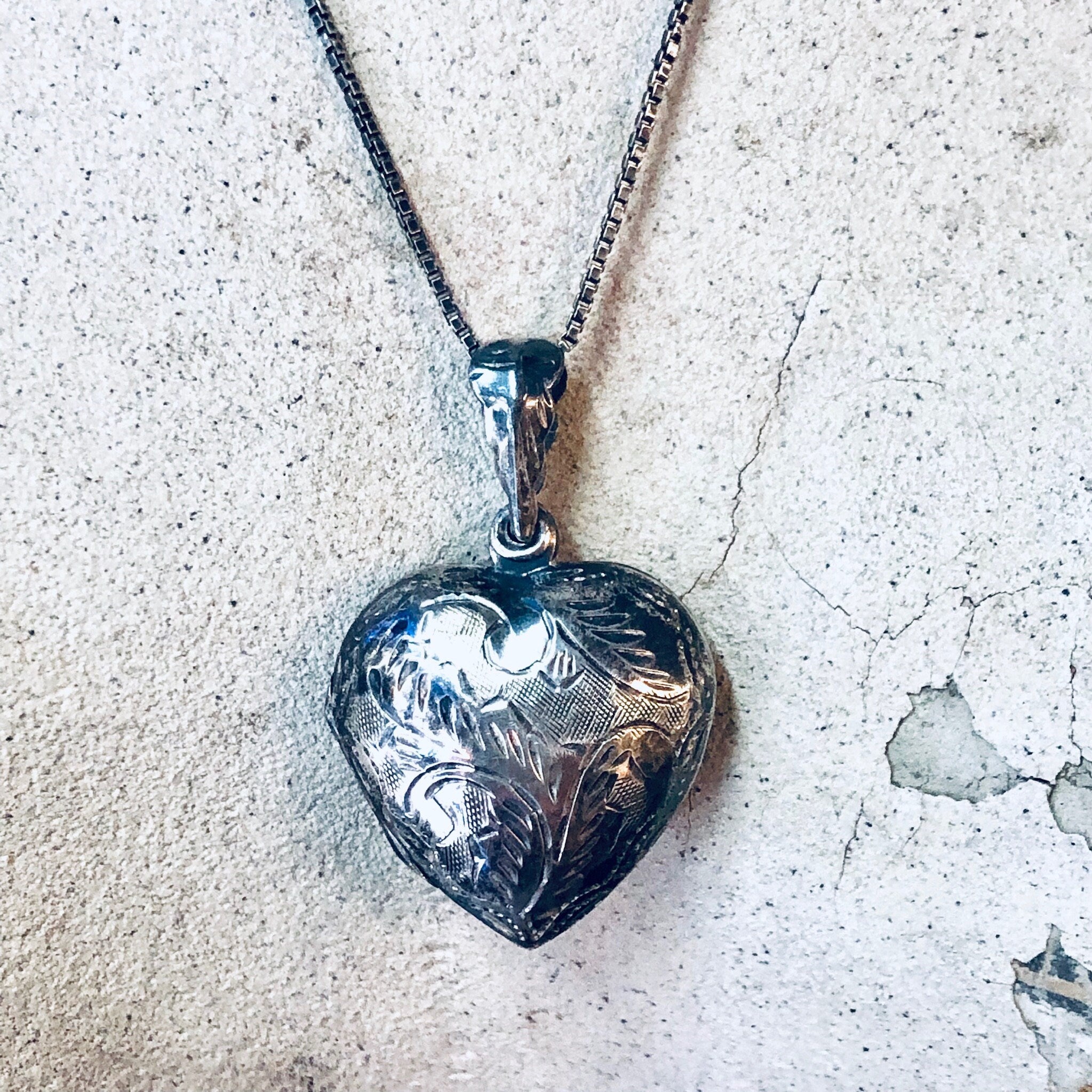 Vintage Necklace, Locket Pendant, Silver Pendant, Silver Necklace, Heart Locket, Heart Jewelry, Engraved Locket, Photo jewelry, Box Chain