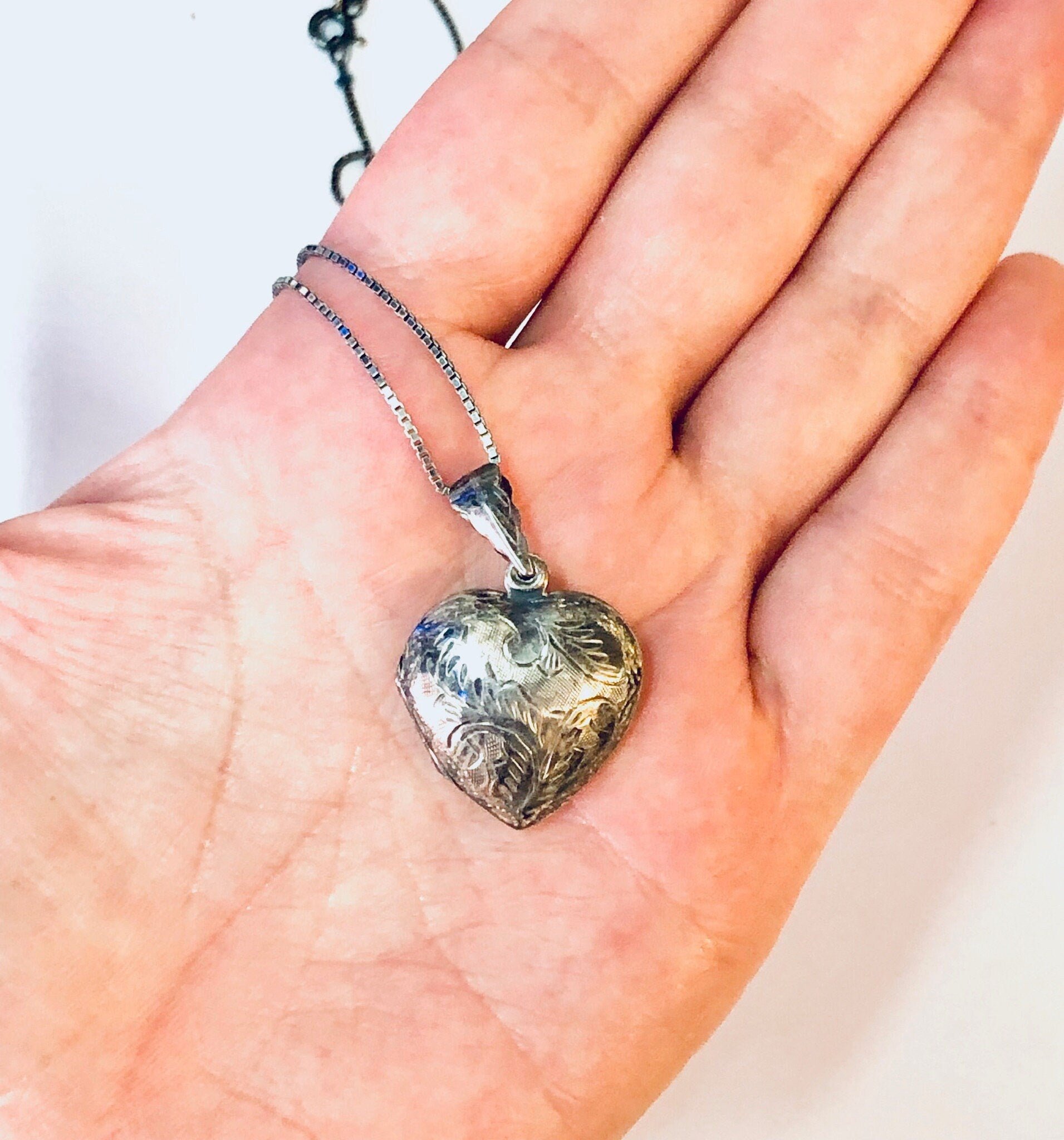 Vintage Necklace, Locket Pendant, Silver Pendant, Silver Necklace, Heart Locket, Heart Jewelry, Engraved Locket, Photo jewelry, Box Chain