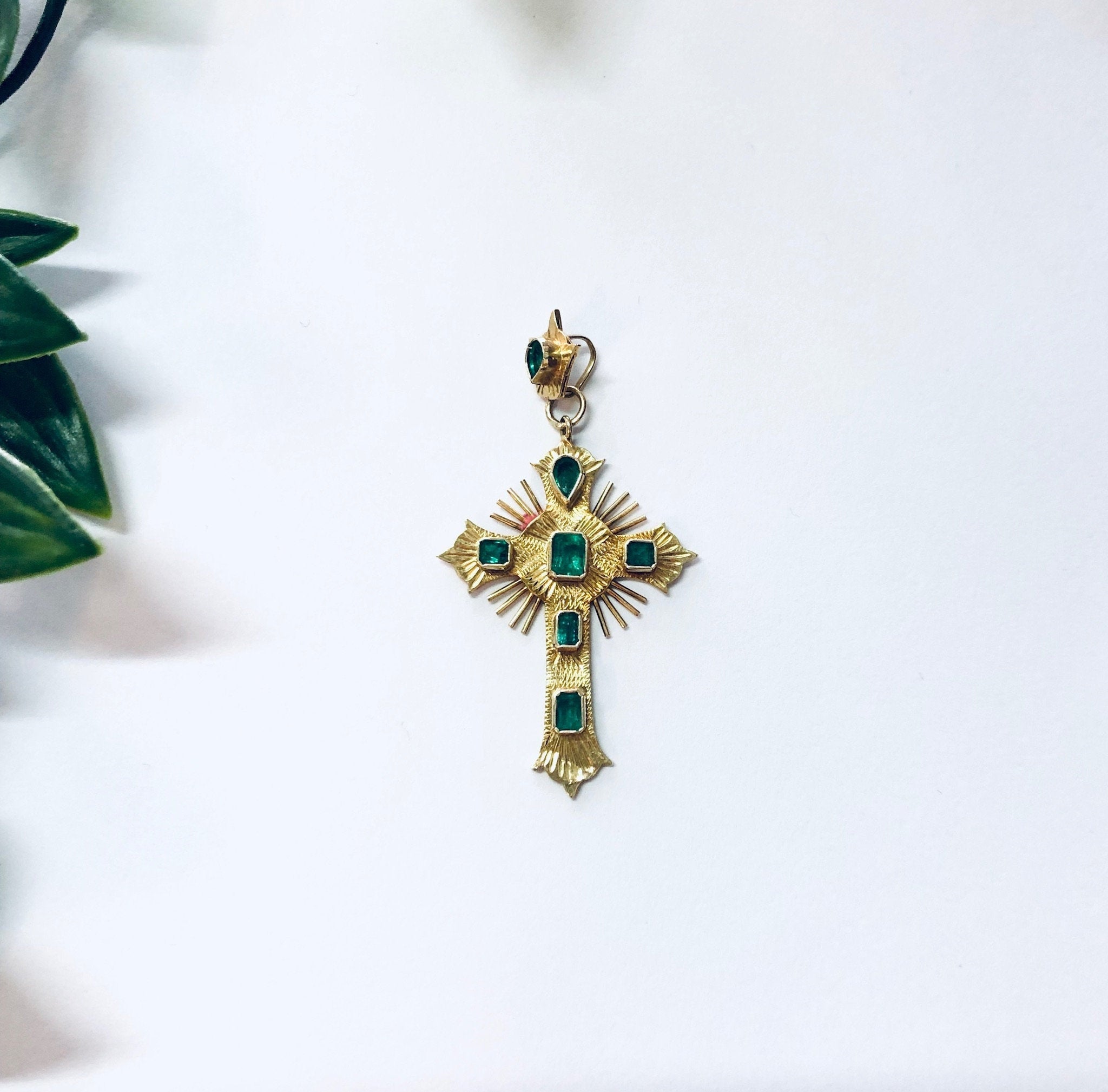 Vintage Cross Pendant, 18K Gold Cross, Crucifix Pendant, Emerald Pendant, Religious Jewelry, 18 Carat Gold, Emerald Crucifix, Yellow Gold