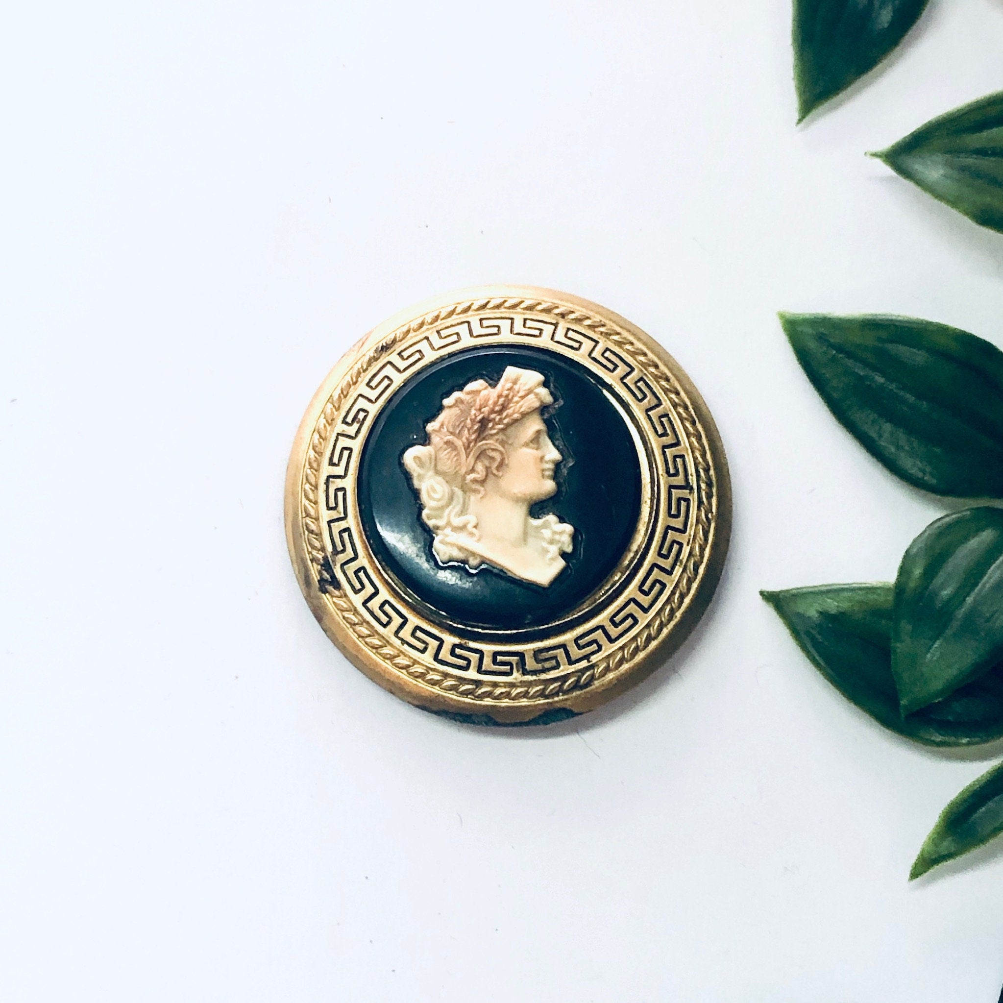 Vintage Brooch, Cameo Brooch, Gold Toned Brooch, Costume Jewelry, Statement Jewelry, Vintage Jewelry, Unique Cameo, Cameo Pin, Vintage Pin