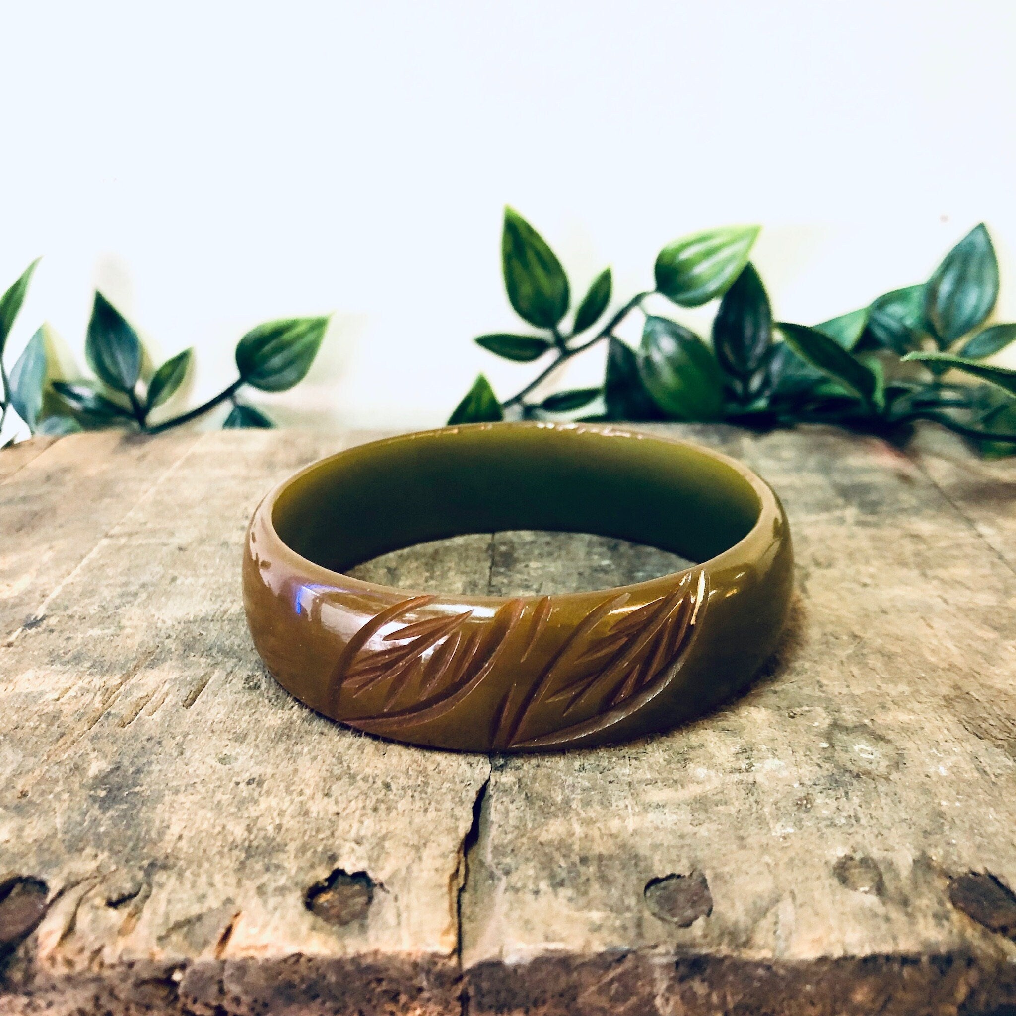 Bangle Bracelet, Vintage Bangle, Vintage Bracelet, Bakelite Bangle, Green, Red, Leaf Etching, Pea Soup Moss, Retro Jewelry, Brown Bangle