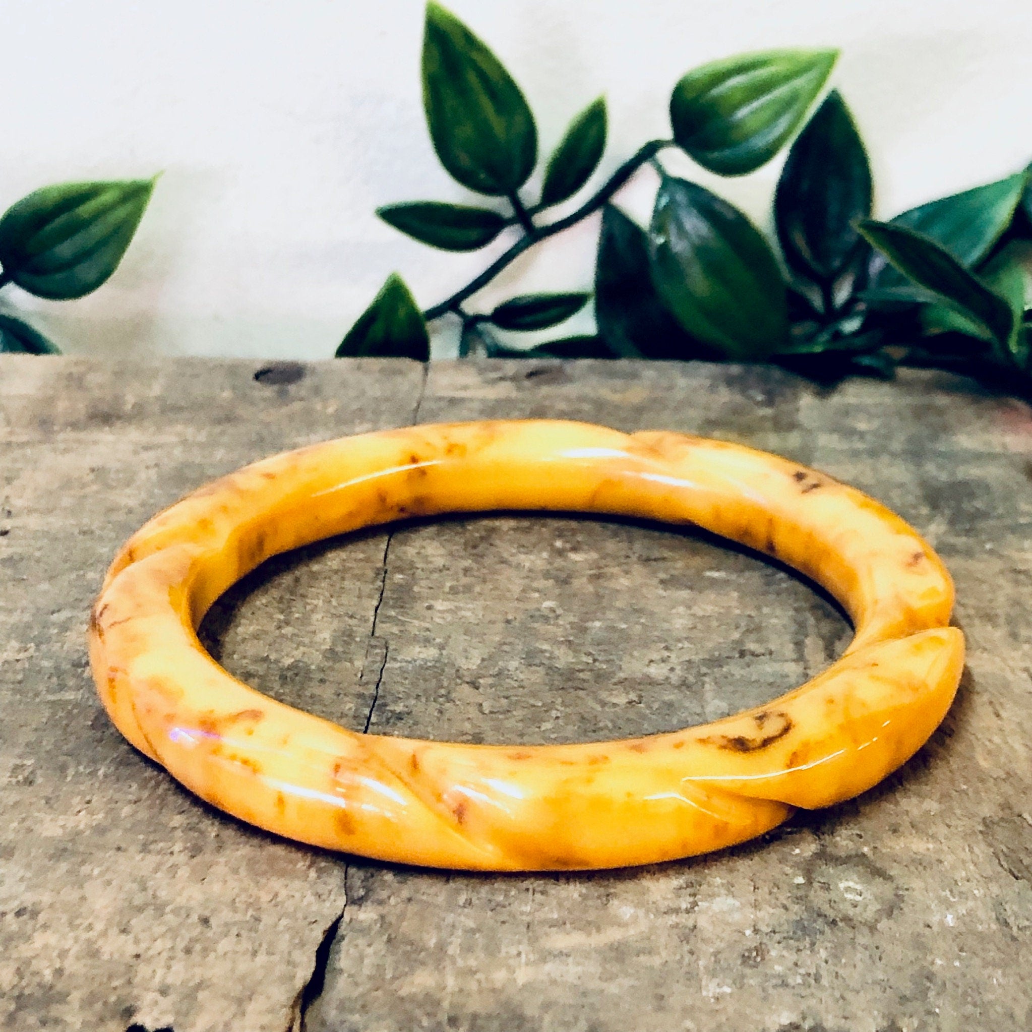 Vintage Bangle, Bakelite Bangle, Etched Bakelite, Banana Bakelite, Rotten Banana Bakelite, Vintage Jewelry, Unique Bracelet, Banana, Bangle