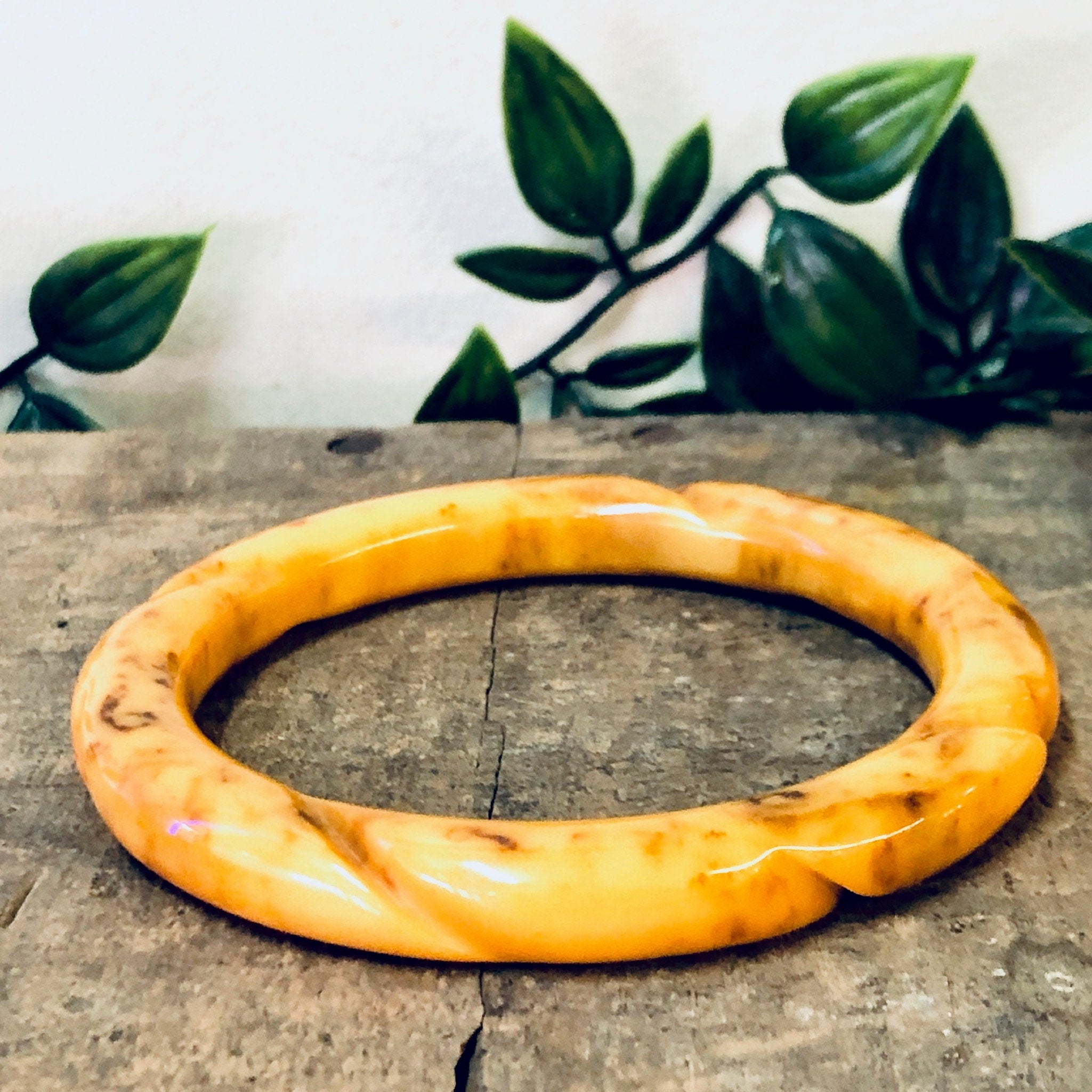 Vintage Bangle, Bakelite Bangle, Etched Bakelite, Banana Bakelite, Rotten Banana Bakelite, Vintage Jewelry, Unique Bracelet, Banana, Bangle