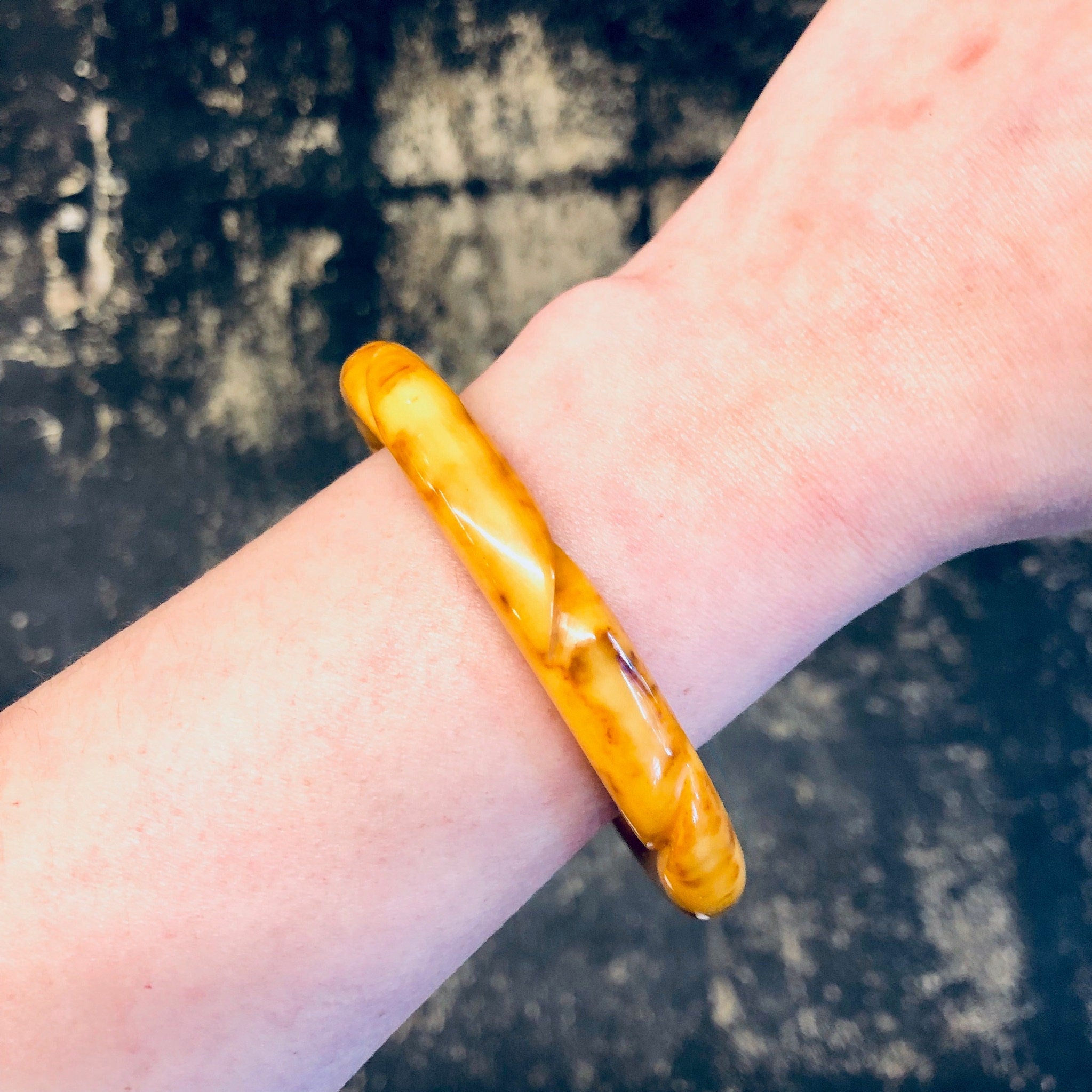 Vintage Bangle, Bakelite Bangle, Etched Bakelite, Banana Bakelite, Rotten Banana Bakelite, Vintage Jewelry, Unique Bracelet, Banana, Bangle