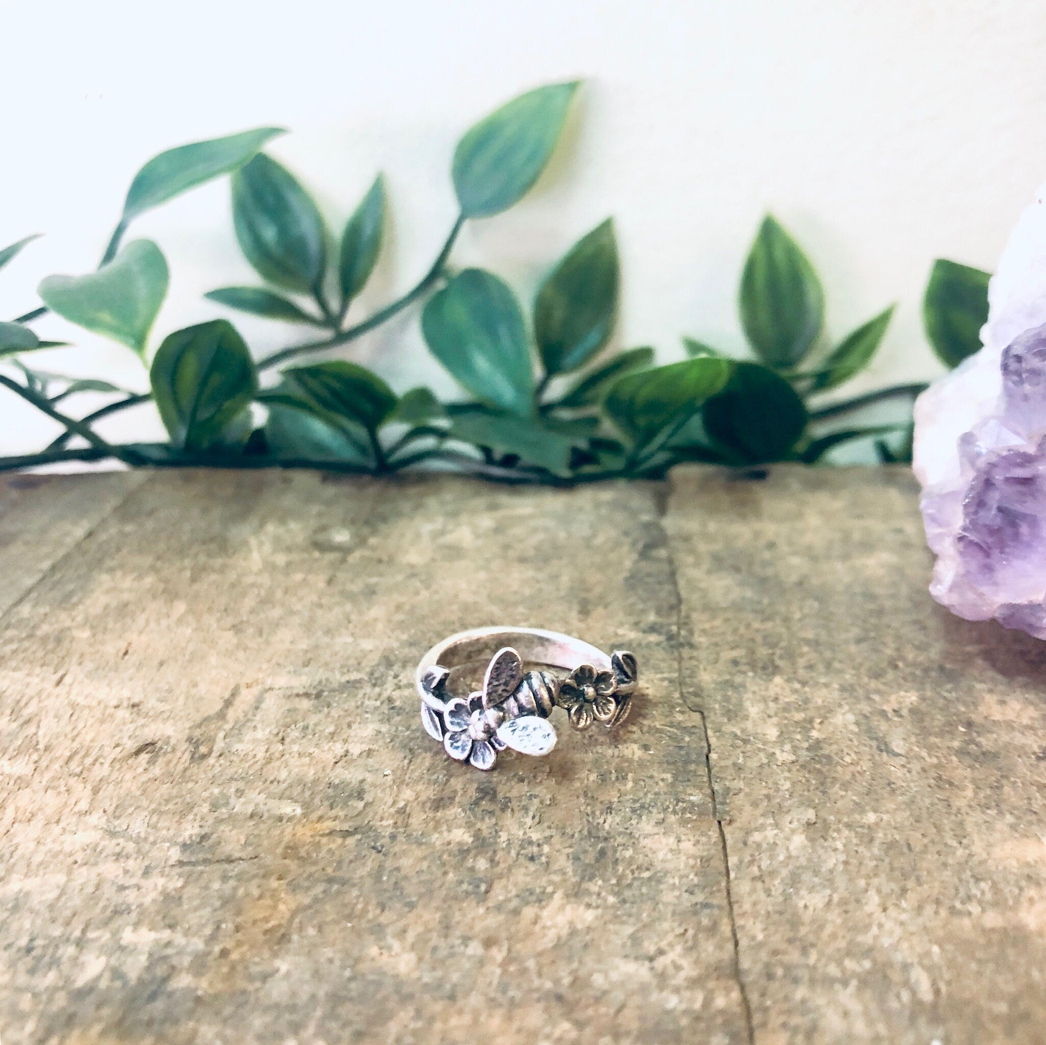 Vintage Ring, Silver Ring, Flower Ring, Bee Ring, Bee Jewelry, Floral Design, Flower Ring, Vintage Jewelry, Thin Band Ring, 925 Ring, Bees