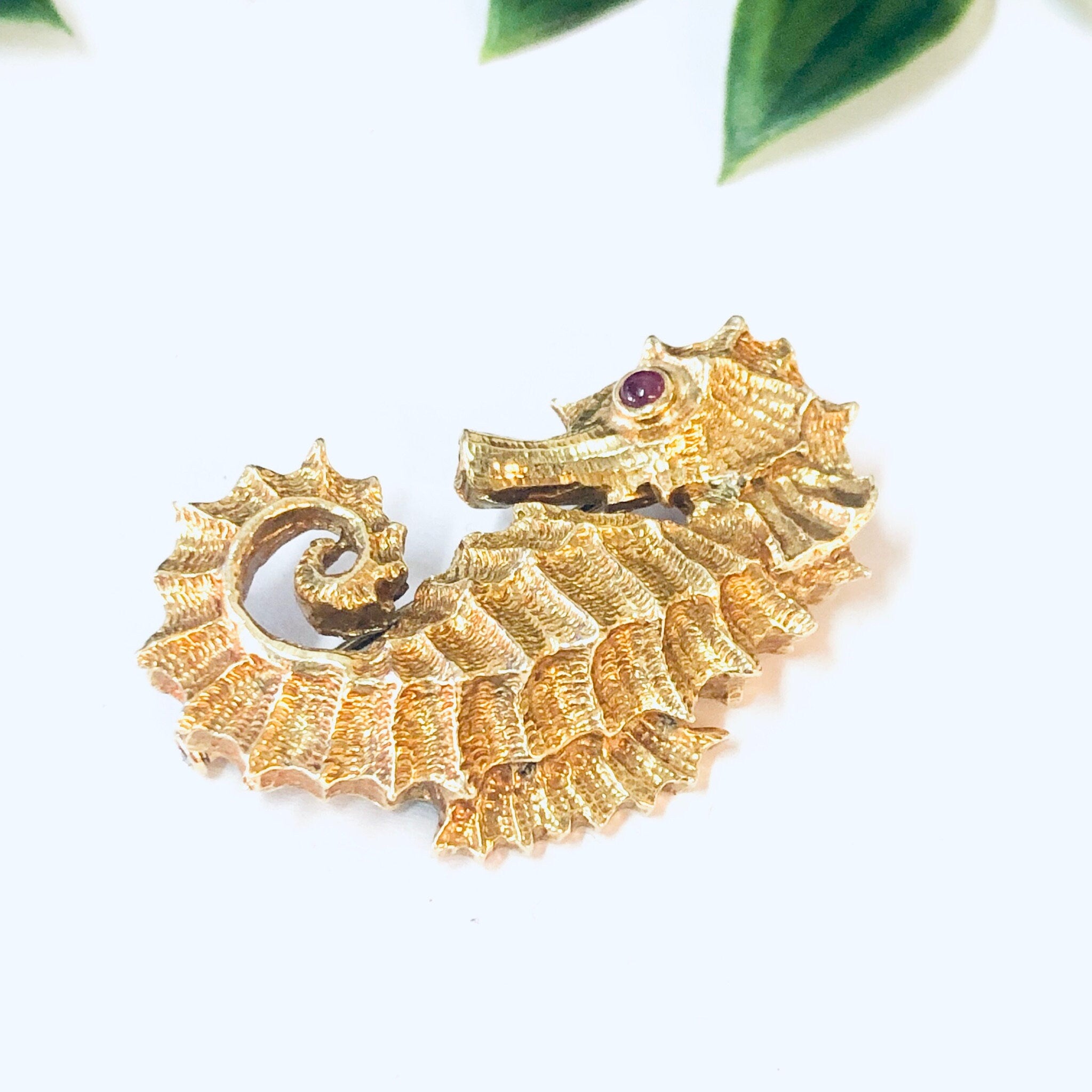 David Webb Brooch, Seahorse Brooch, 18K PLAT Brooch, Ruby Eye, 18K Yellow Gold, 1970s David Webb, Seahorse Pin, Vintage Jewelry, Gold Pin