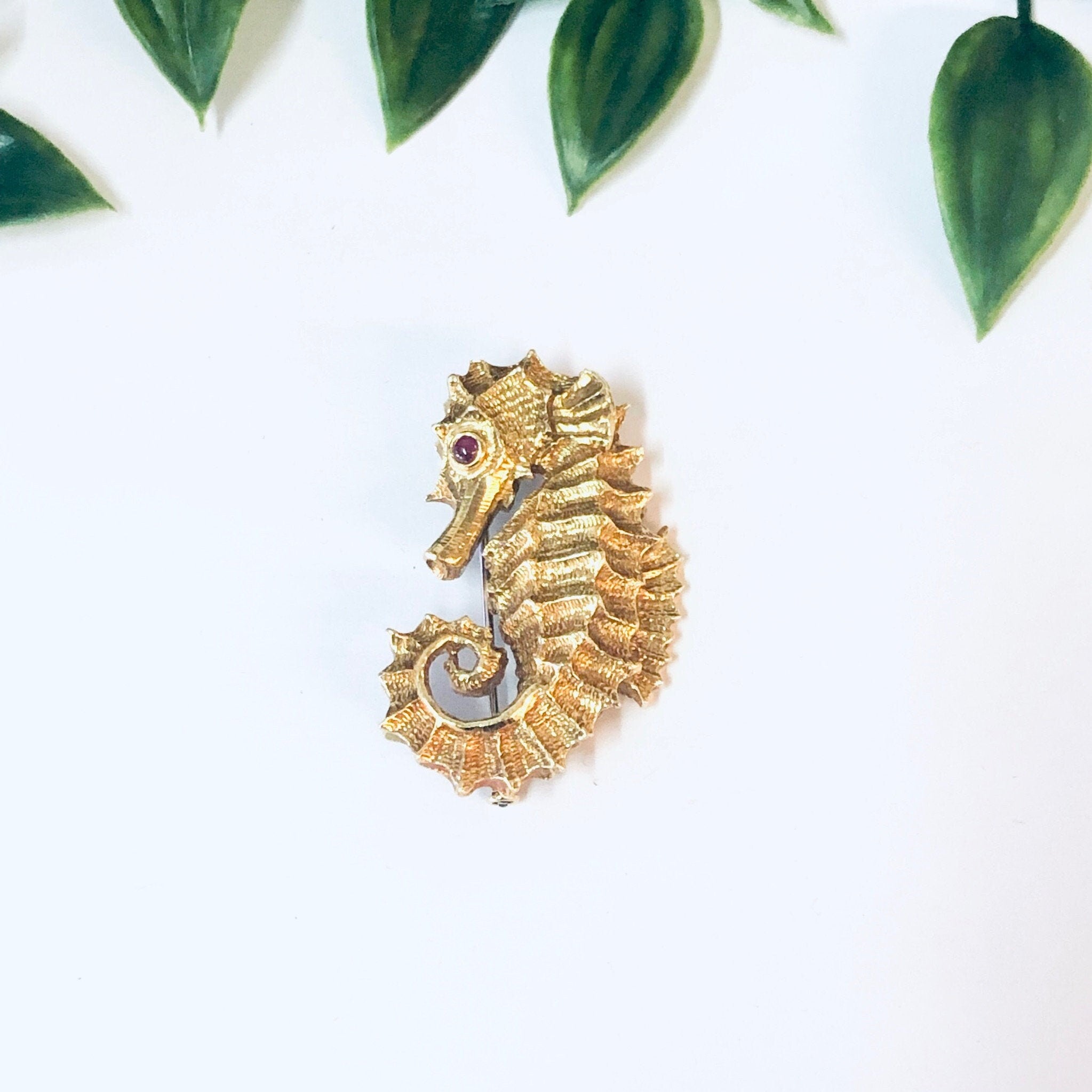 David Webb Brooch, Seahorse Brooch, 18K PLAT Brooch, Ruby Eye, 18K Yellow Gold, 1970s David Webb, Seahorse Pin, Vintage Jewelry, Gold Pin