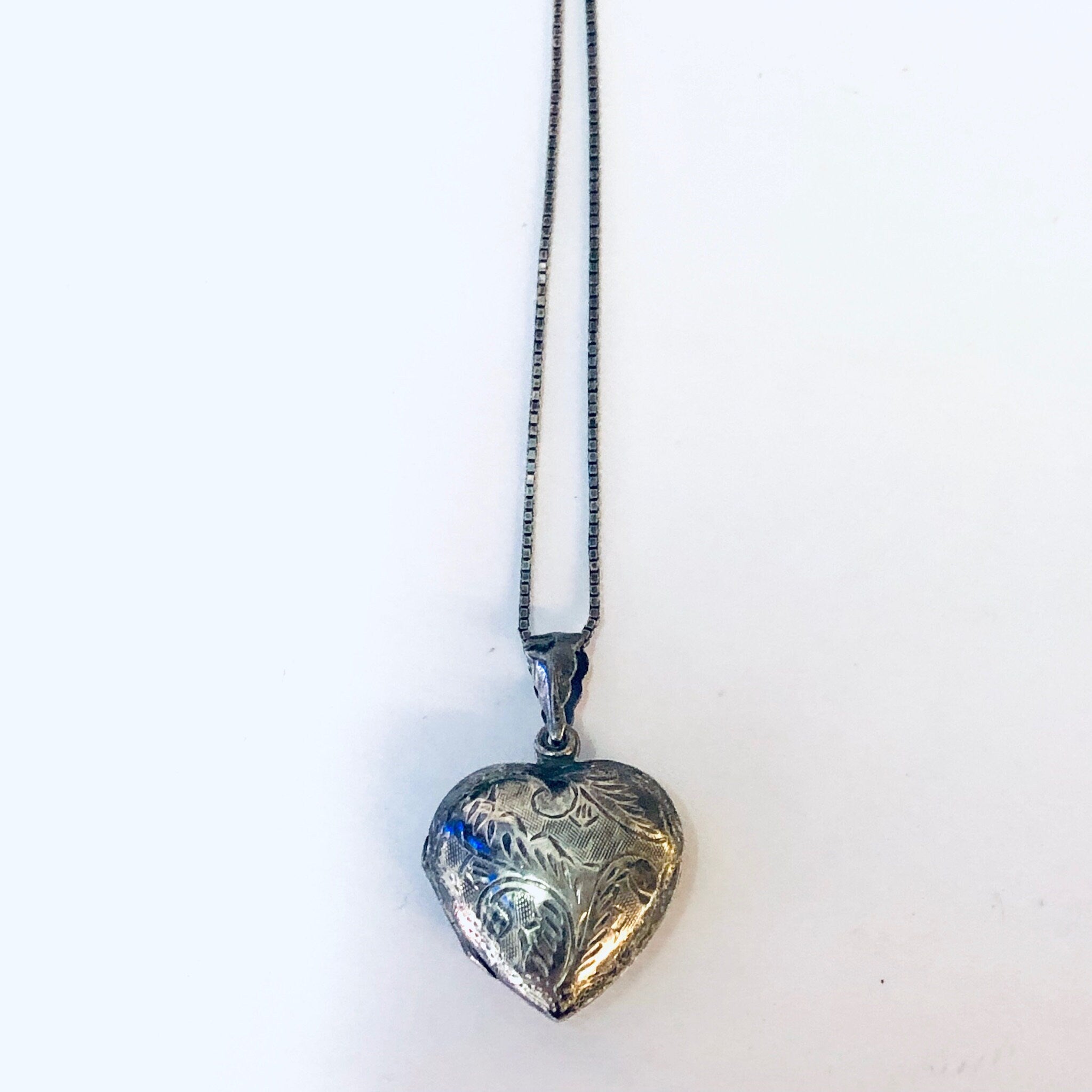 Vintage Necklace, Locket Pendant, Silver Pendant, Silver Necklace, Heart Locket, Heart Jewelry, Engraved Locket, Photo jewelry, Box Chain