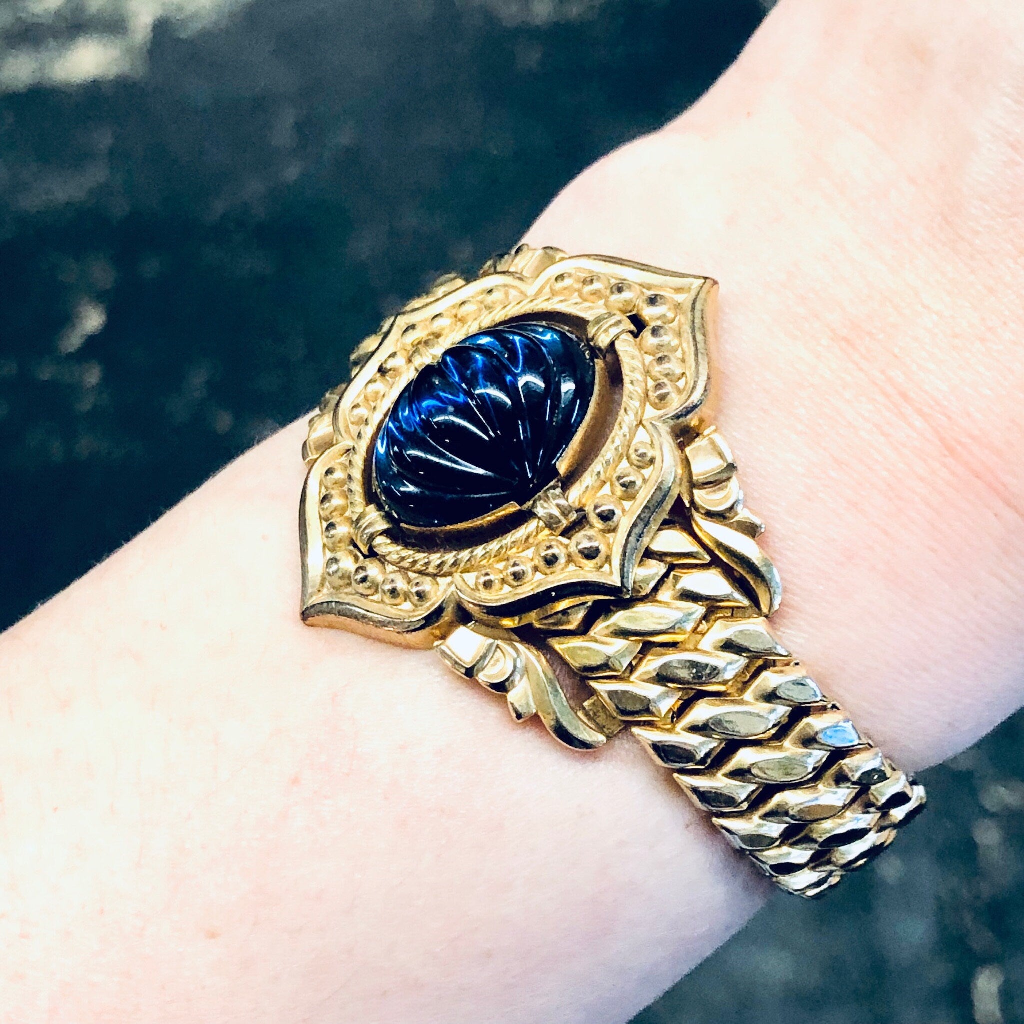 Vintage Bracelet, Gold Toned Bracelet, Unique Jewelry, Vintage Jewelry, Stretchy Bracelet, Small Bracelet, Gold, Blue, Purple, Cabochon,