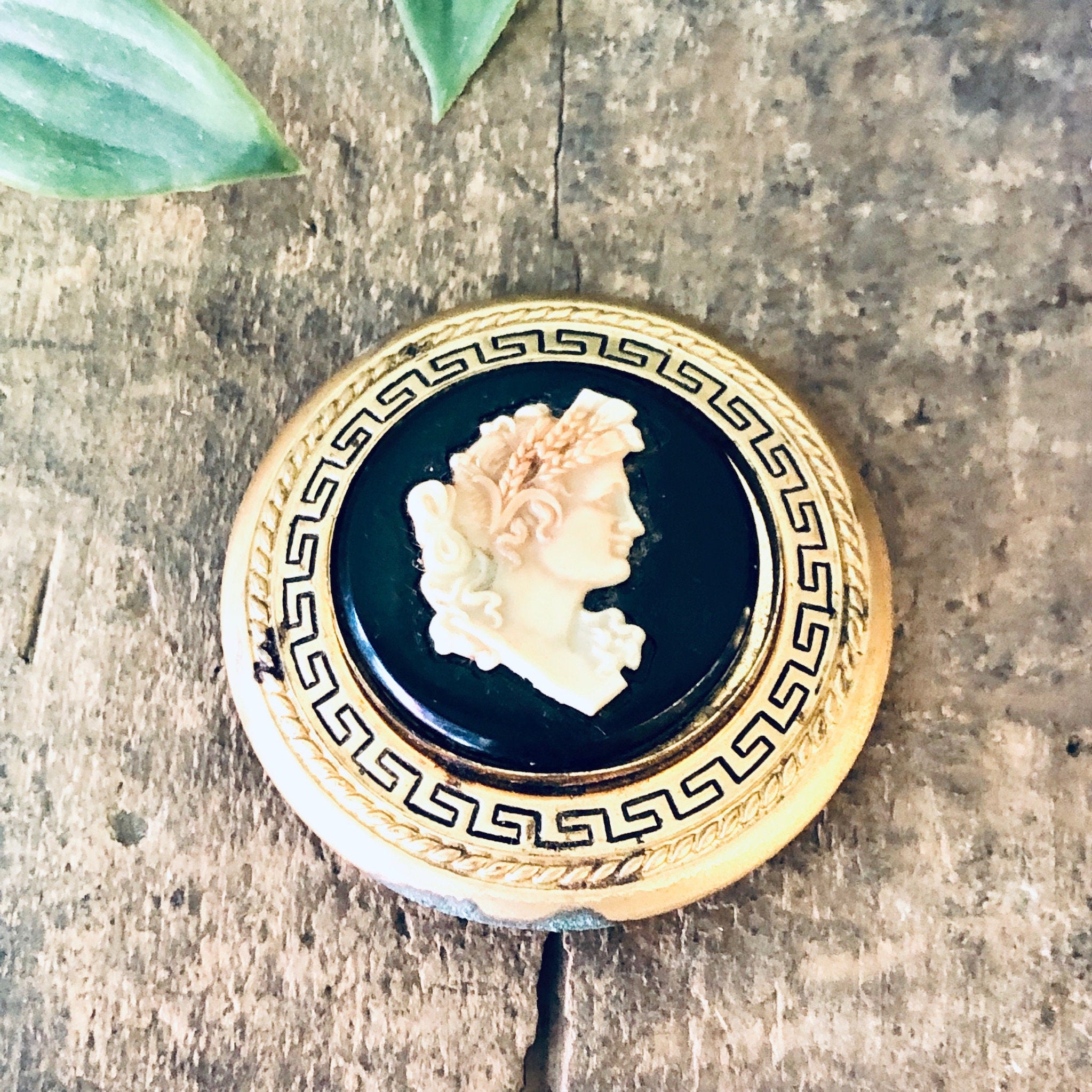 Vintage Brooch, Cameo Brooch, Gold Toned Brooch, Costume Jewelry, Statement Jewelry, Vintage Jewelry, Unique Cameo, Cameo Pin, Vintage Pin