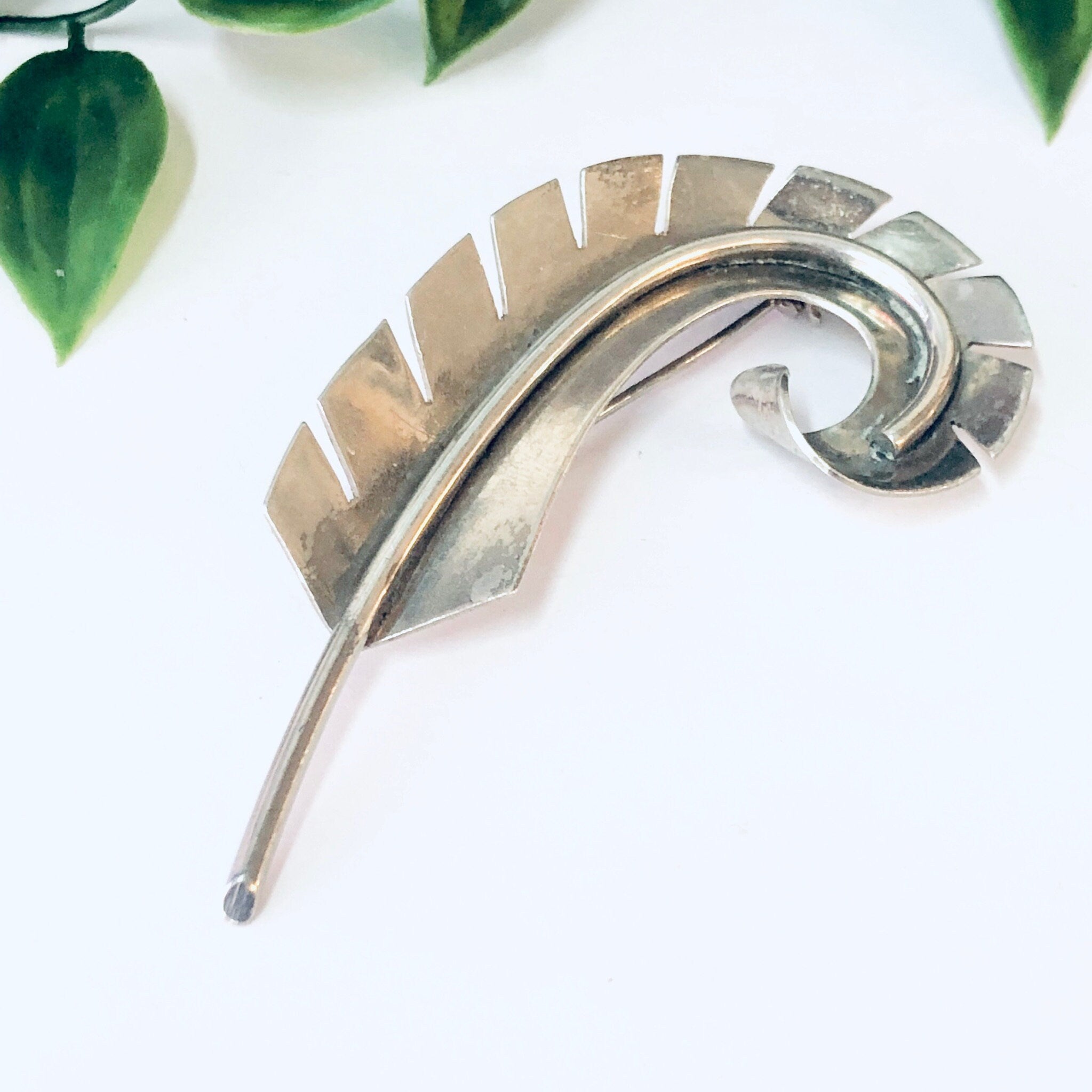 Vintage Pin, Vintage Brooch, Silver Brooch, Vintage Jewelry, Feather Pin, Feather Jewelry, Abstract Jewelry, Curved Feather, Statement Pin