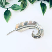 Vintage Pin, Vintage Brooch, Silver Brooch, Vintage Jewelry, Feather Pin, Feather Jewelry, Abstract Jewelry, Curved Feather, Statement Pin