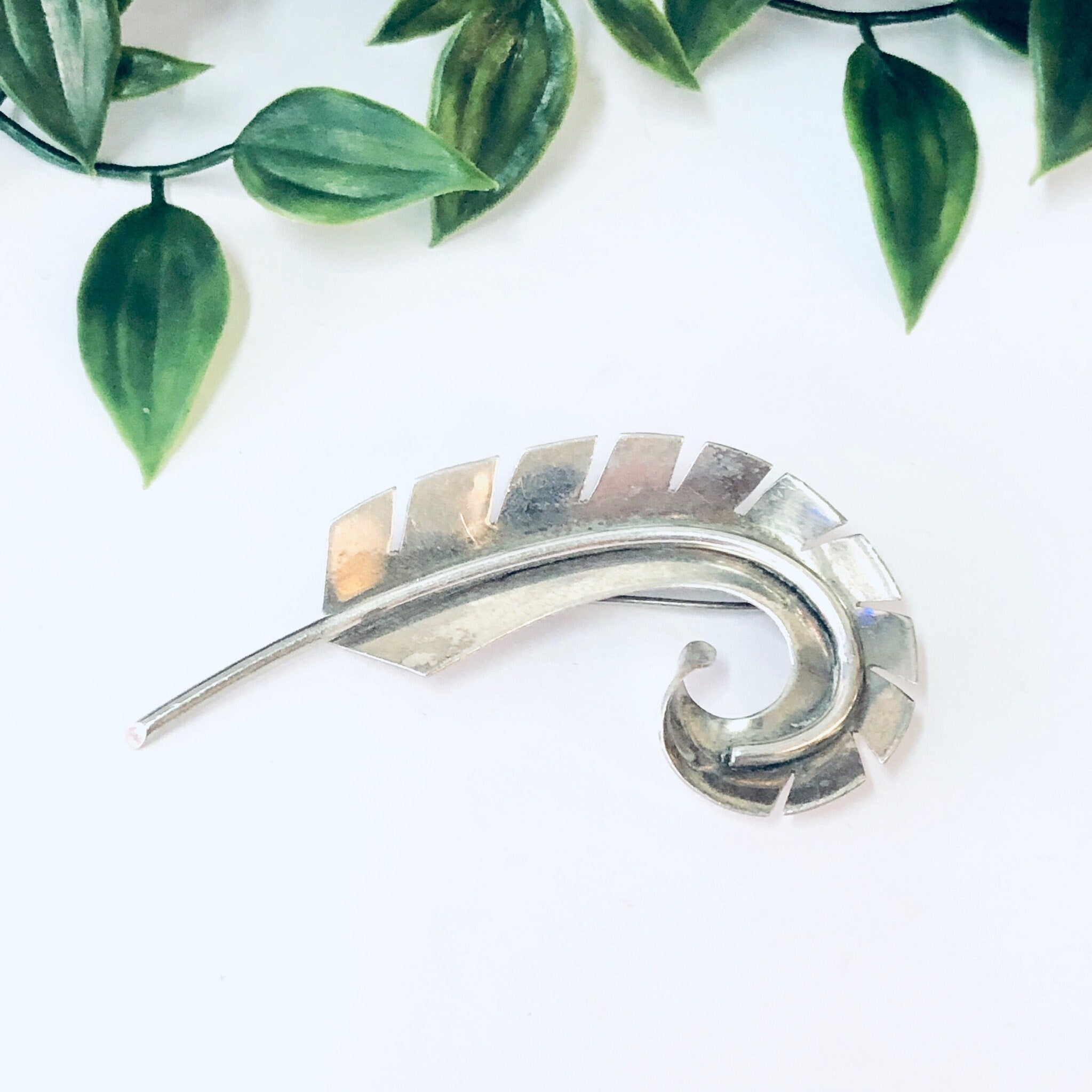 Vintage Pin, Vintage Brooch, Silver Brooch, Vintage Jewelry, Feather Pin, Feather Jewelry, Abstract Jewelry, Curved Feather, Statement Pin