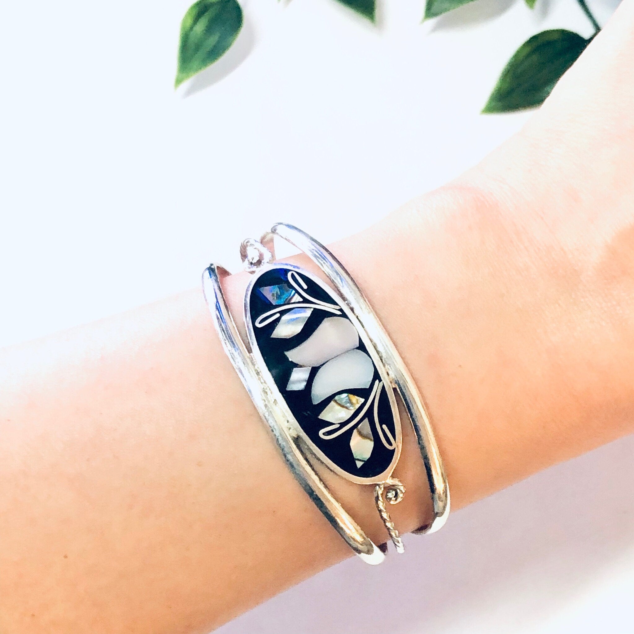 Vintage Bracelet, Cuff Bracelet, Flower Design, Flower Jewelry, Floral Bracelet, Vintage Jewelry, Enamel Bracelet, Mother of Pearl, Abalone