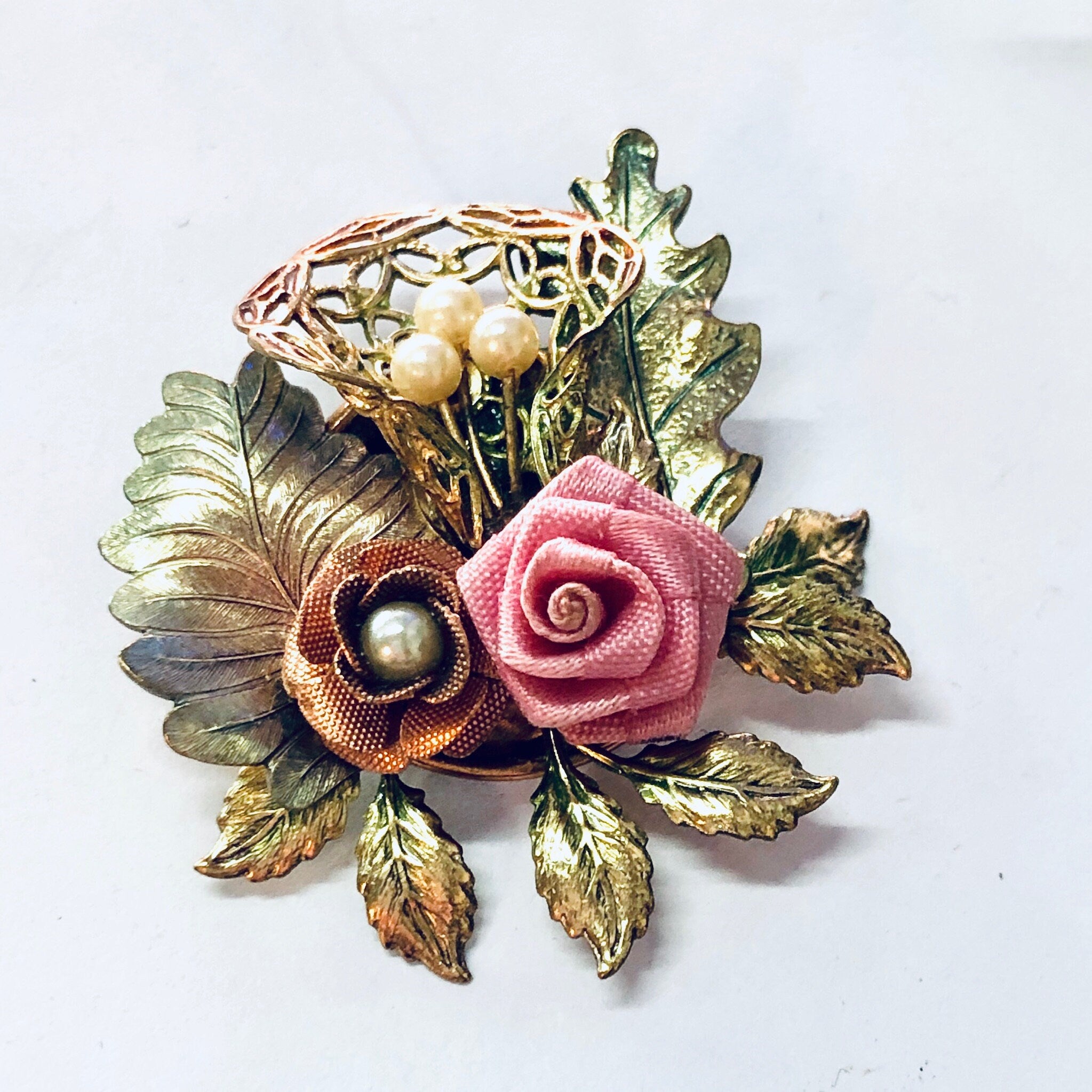Vintage Brooch, Floral Brooch, Costume Jewelry, Vintage Jewelry, Gold Toned Pin, Pink Flowers, Rose Pin, Leaf Pin, Floral Design, Unique Pin