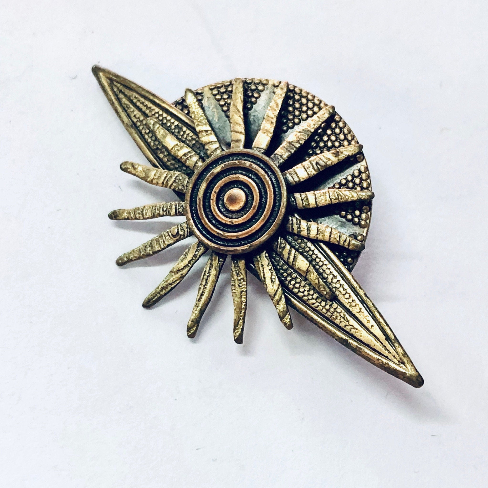 Vintage Brooch, Costume Jewelry, Brass Toned Pin, Sun Brooch, Sun Jewelry, Planet Jewelry, Solar System, Vintage Jewelry, Sun Pin, Gift Idea