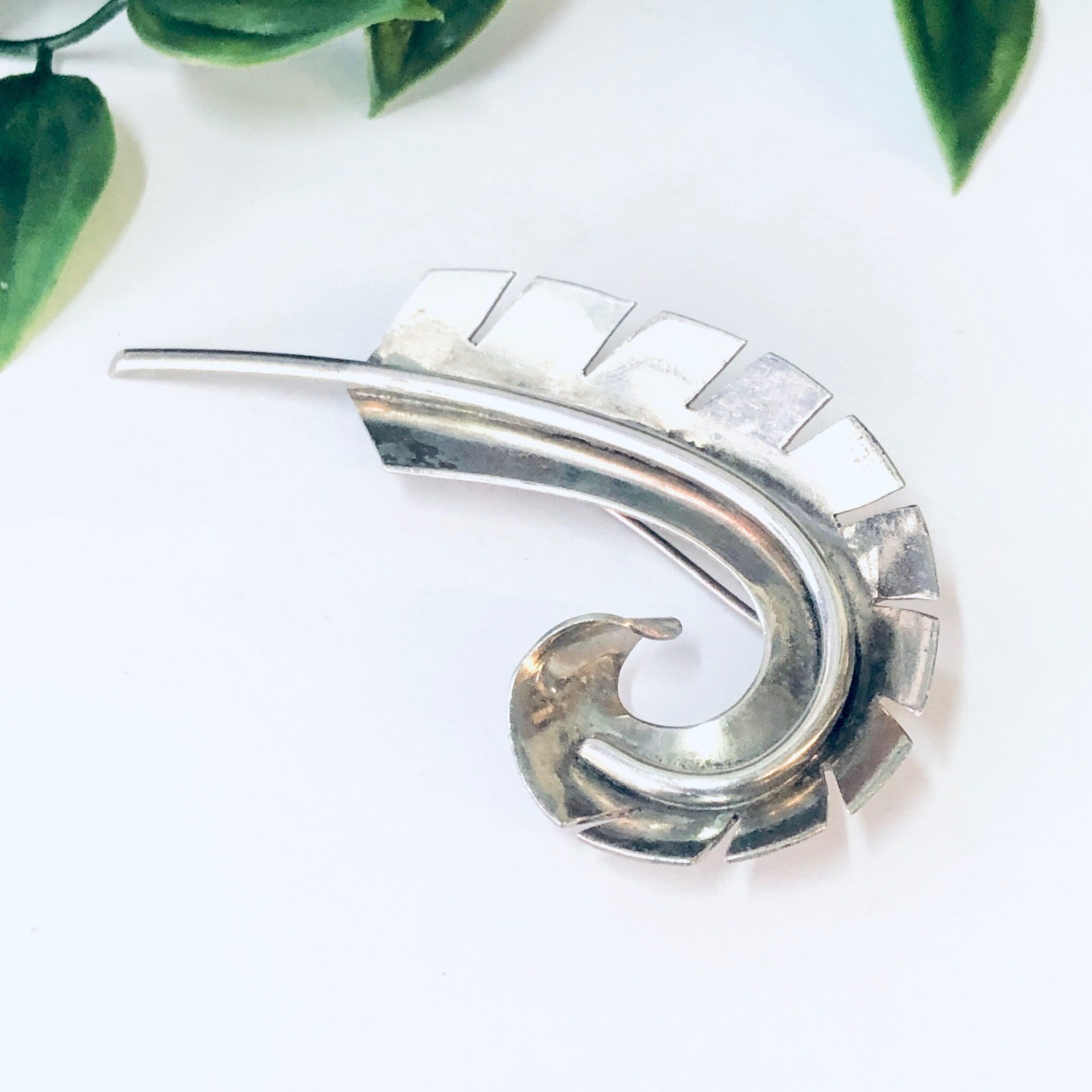 Vintage Pin, Vintage Brooch, Silver Brooch, Vintage Jewelry, Feather Pin, Feather Jewelry, Abstract Jewelry, Curved Feather, Statement Pin