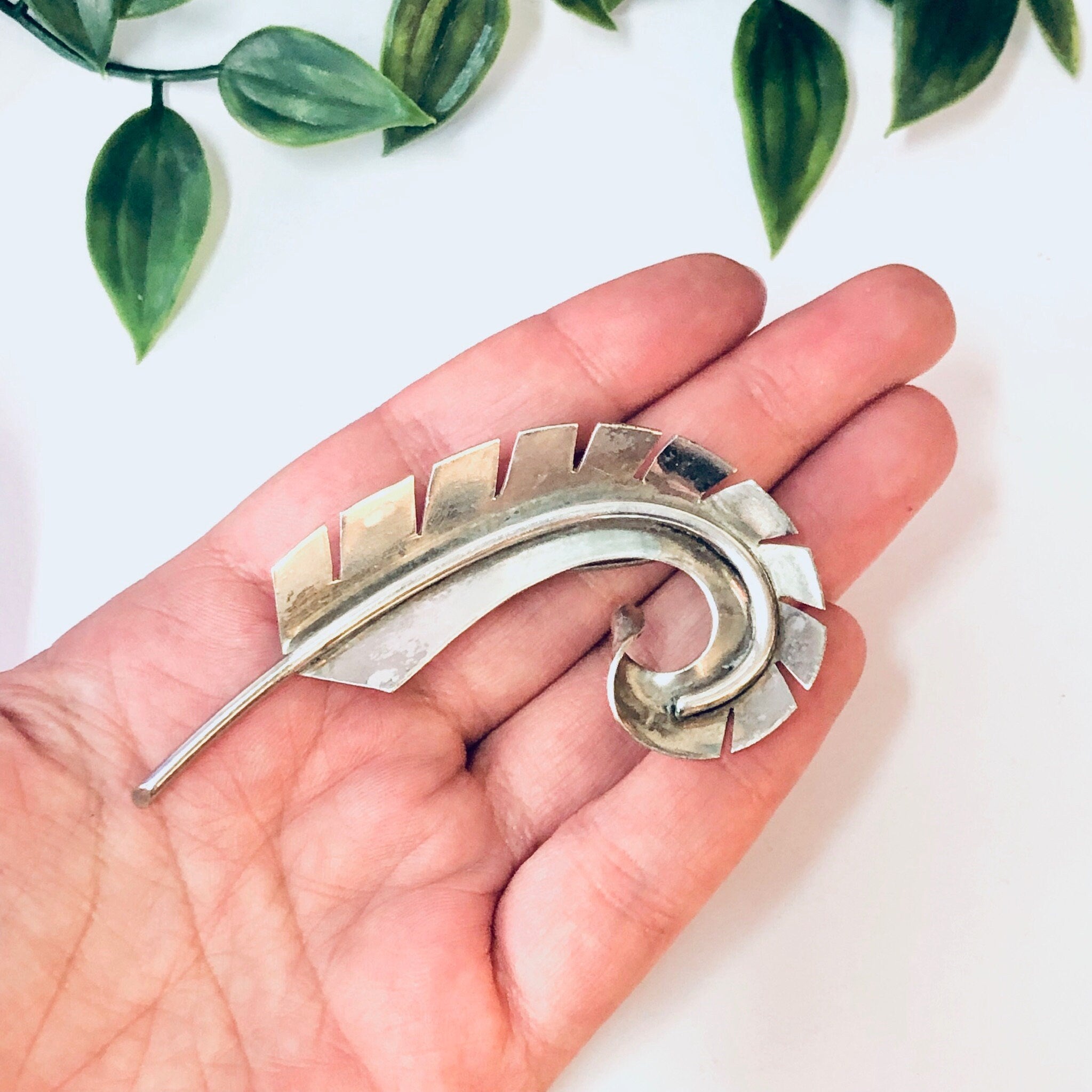 Vintage Pin, Vintage Brooch, Silver Brooch, Vintage Jewelry, Feather Pin, Feather Jewelry, Abstract Jewelry, Curved Feather, Statement Pin