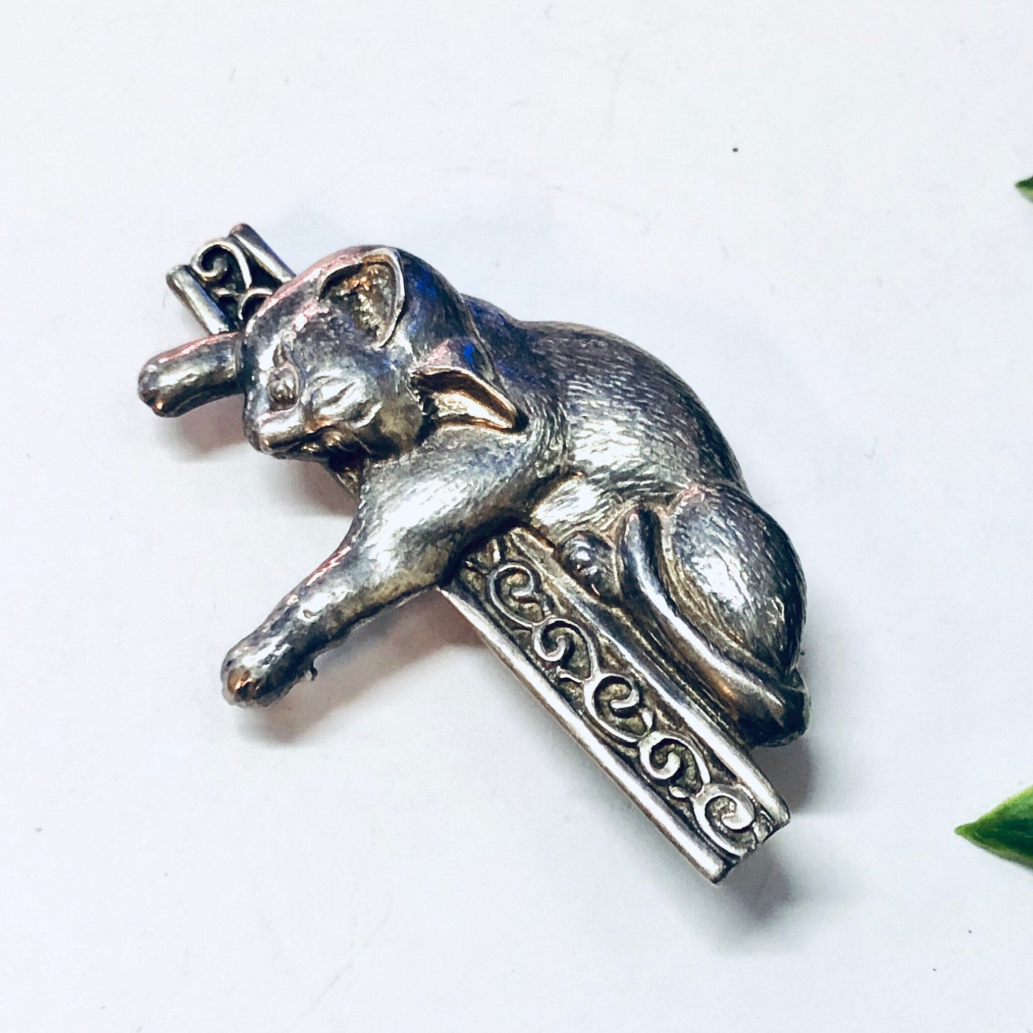 Vintage Brooch, Silver Brooch, Cat Brooch, Cat Pin, Cat Jewelry, Kitty Cat Pin, Cat Lover Gift, Vintage Jewelry, Animal Jewelry, Animal Pin