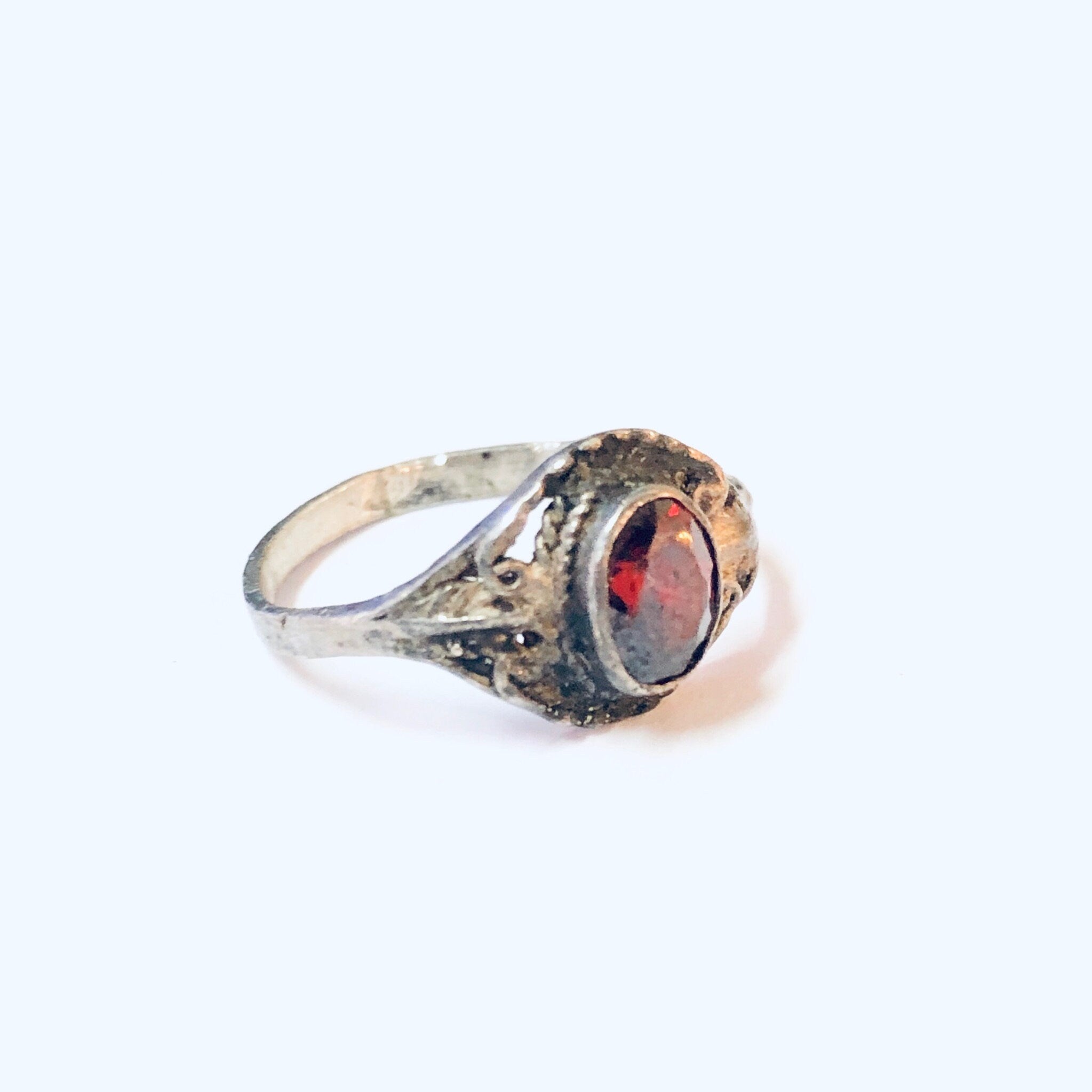 Vintage Ring, Silver Ring, Red Gemstone, Red and Silver, Vintage Jewelry, Unique Jewelry, Leaf Ring, Leaf Jewelry, Statement Ring, 925 Ring