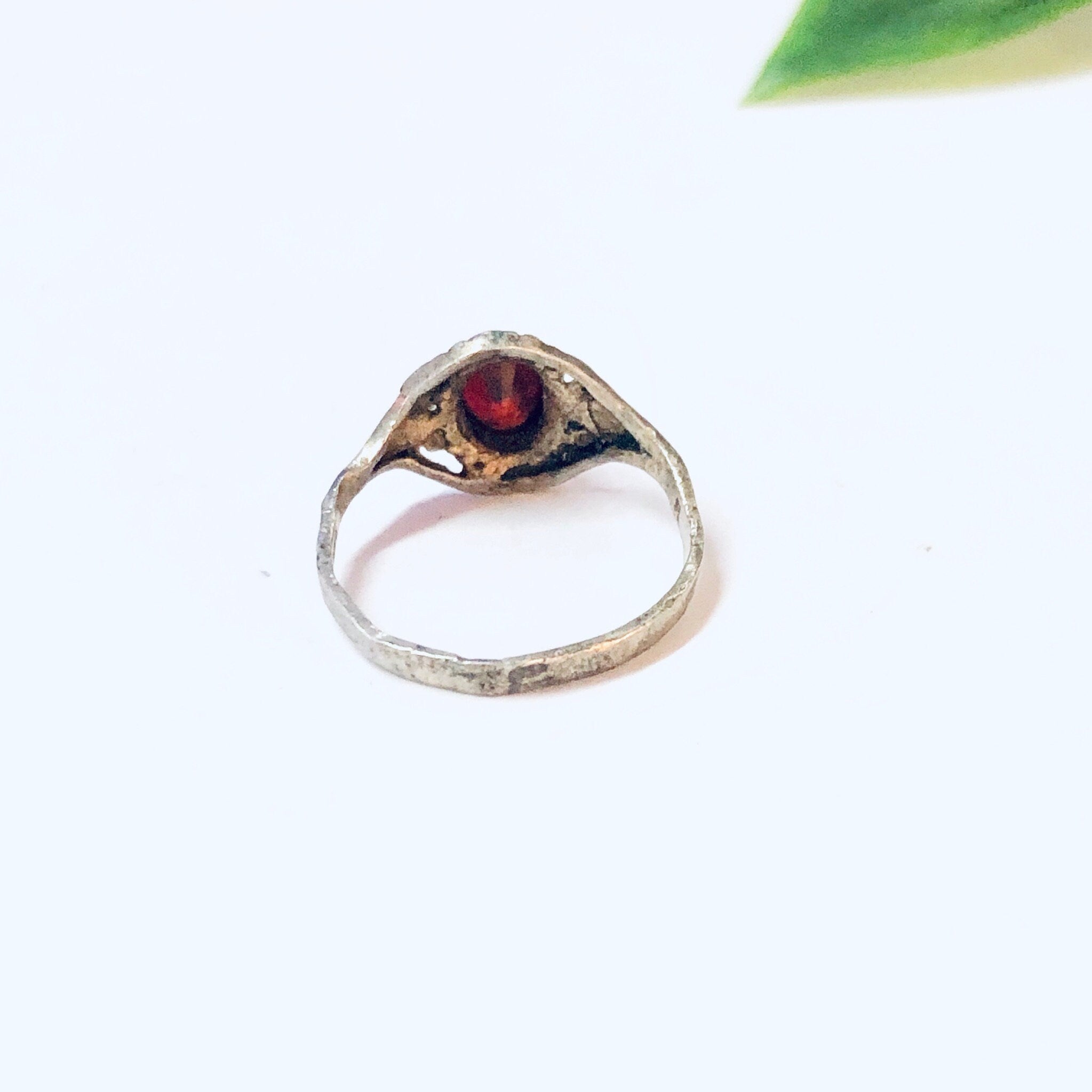 Vintage Ring, Silver Ring, Red Gemstone, Red and Silver, Vintage Jewelry, Unique Jewelry, Leaf Ring, Leaf Jewelry, Statement Ring, 925 Ring