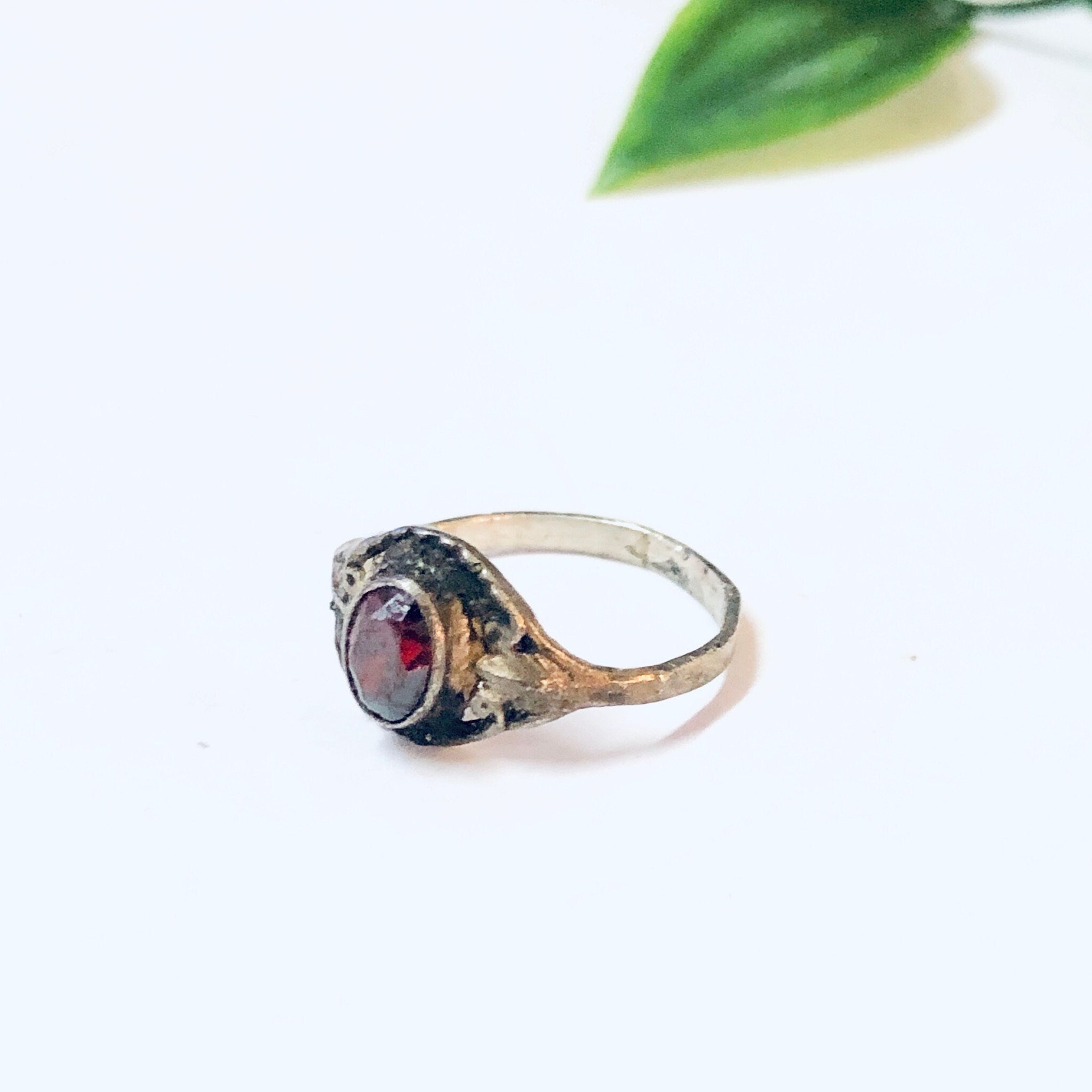Vintage Ring, Silver Ring, Red Gemstone, Red and Silver, Vintage Jewelry, Unique Jewelry, Leaf Ring, Leaf Jewelry, Statement Ring, 925 Ring